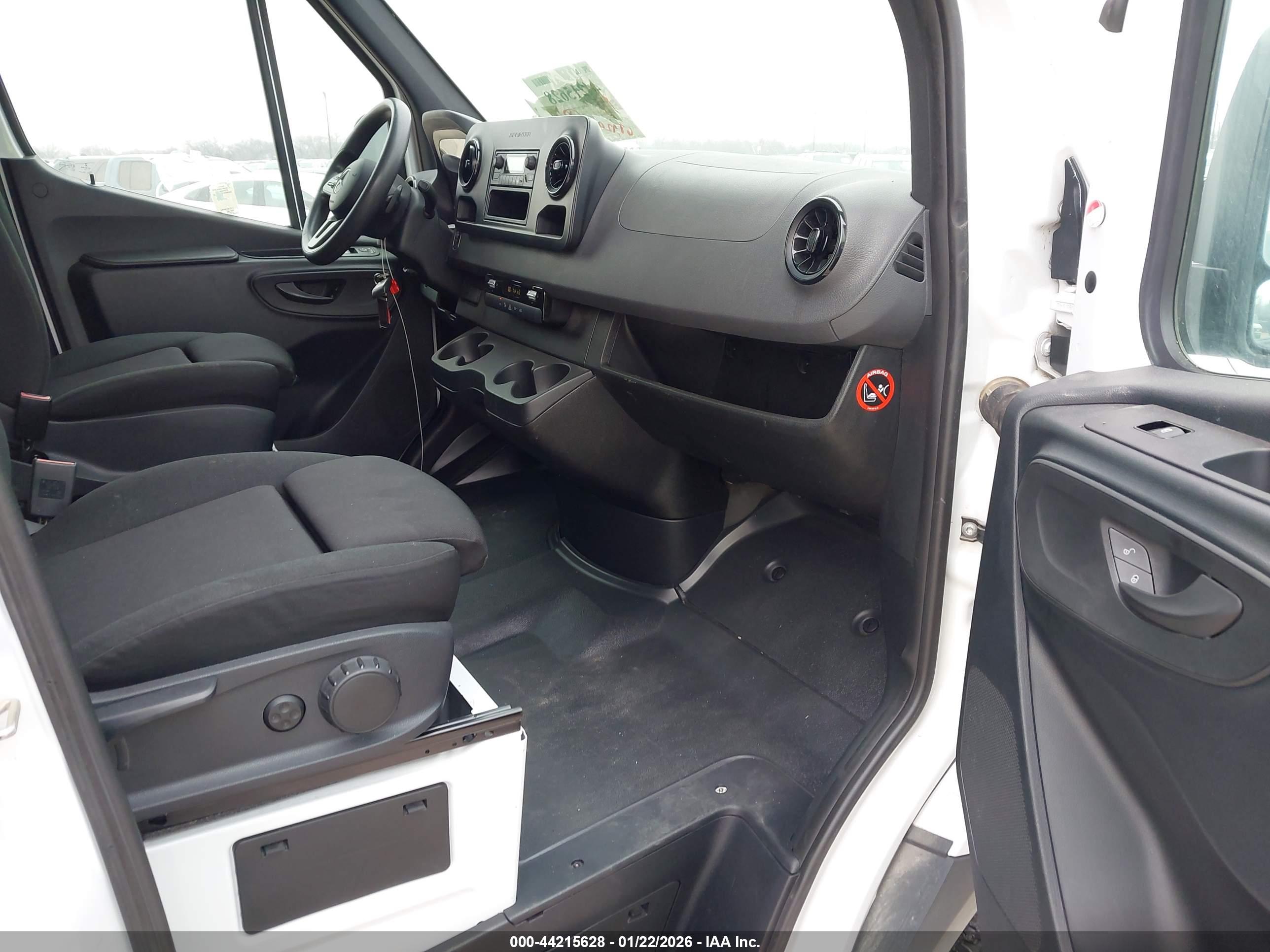 MERCEDES-BENZ SPRINTER image 5