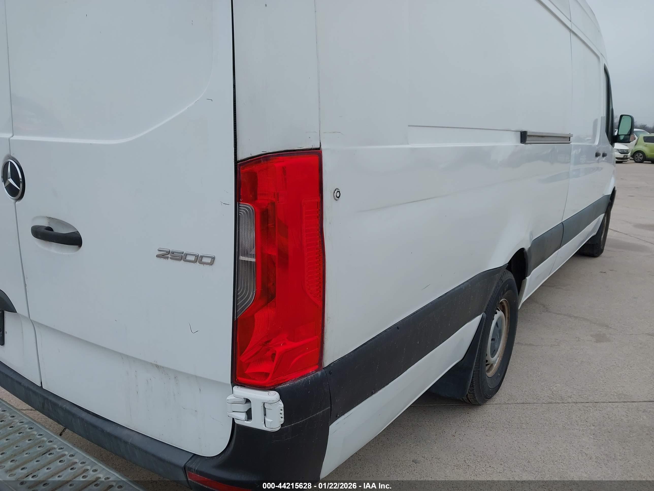 MERCEDES-BENZ SPRINTER image 6