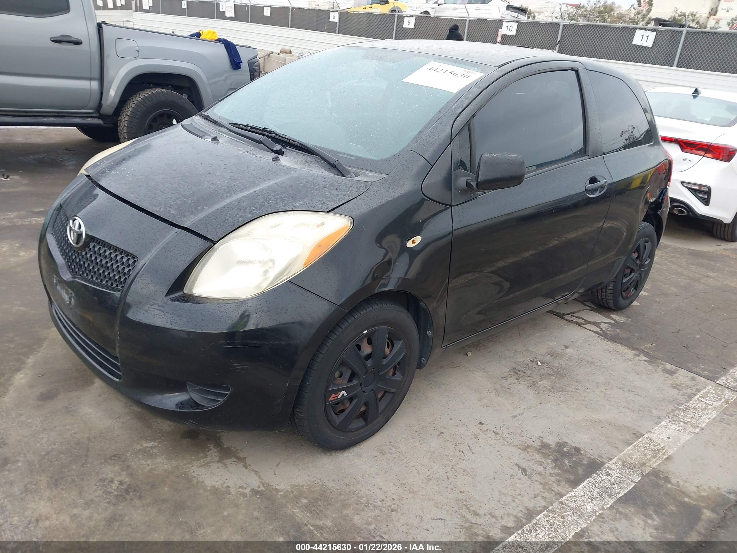 TOYOTA YARIS image 2