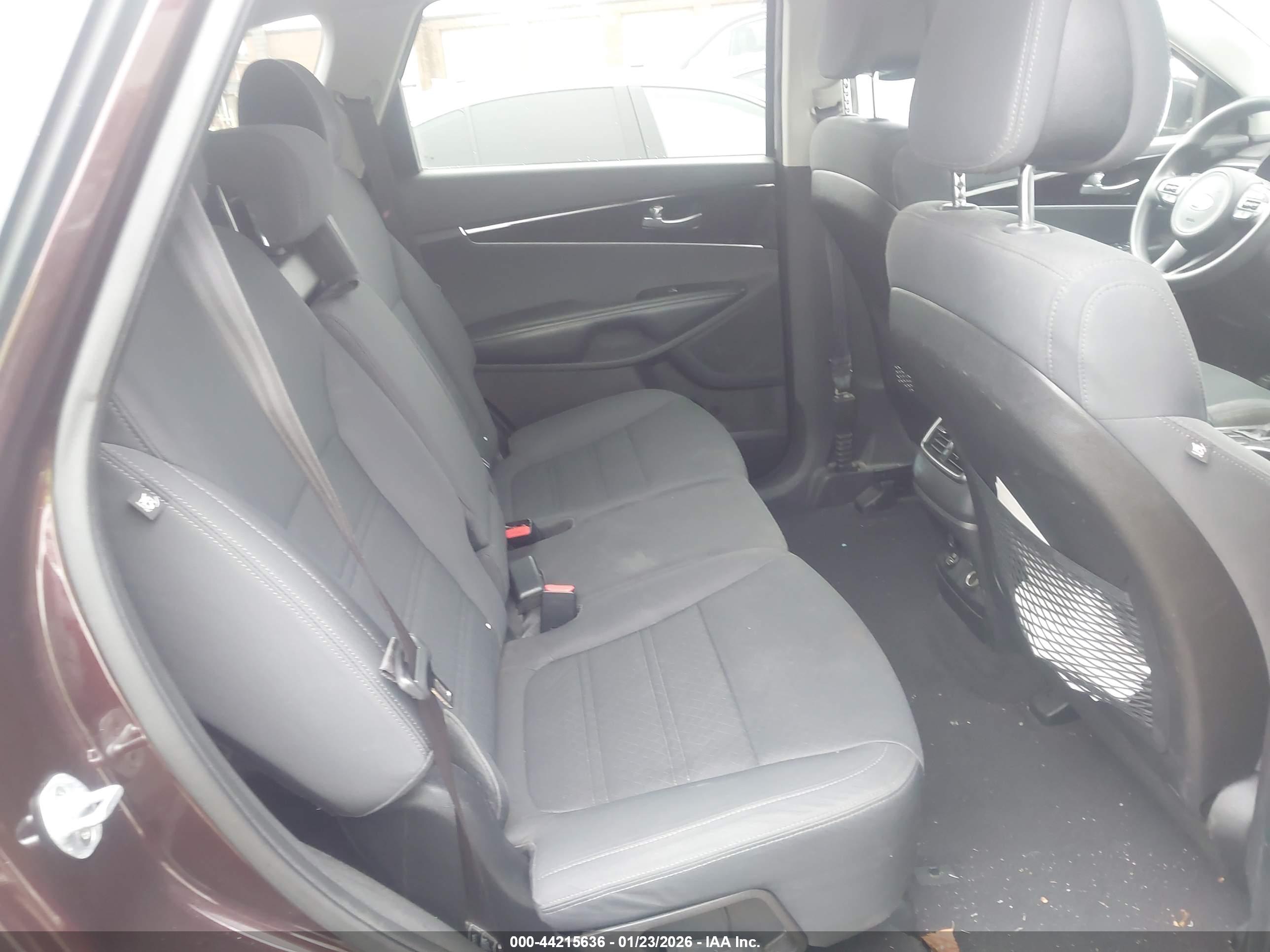 KIA SORENTO image 8