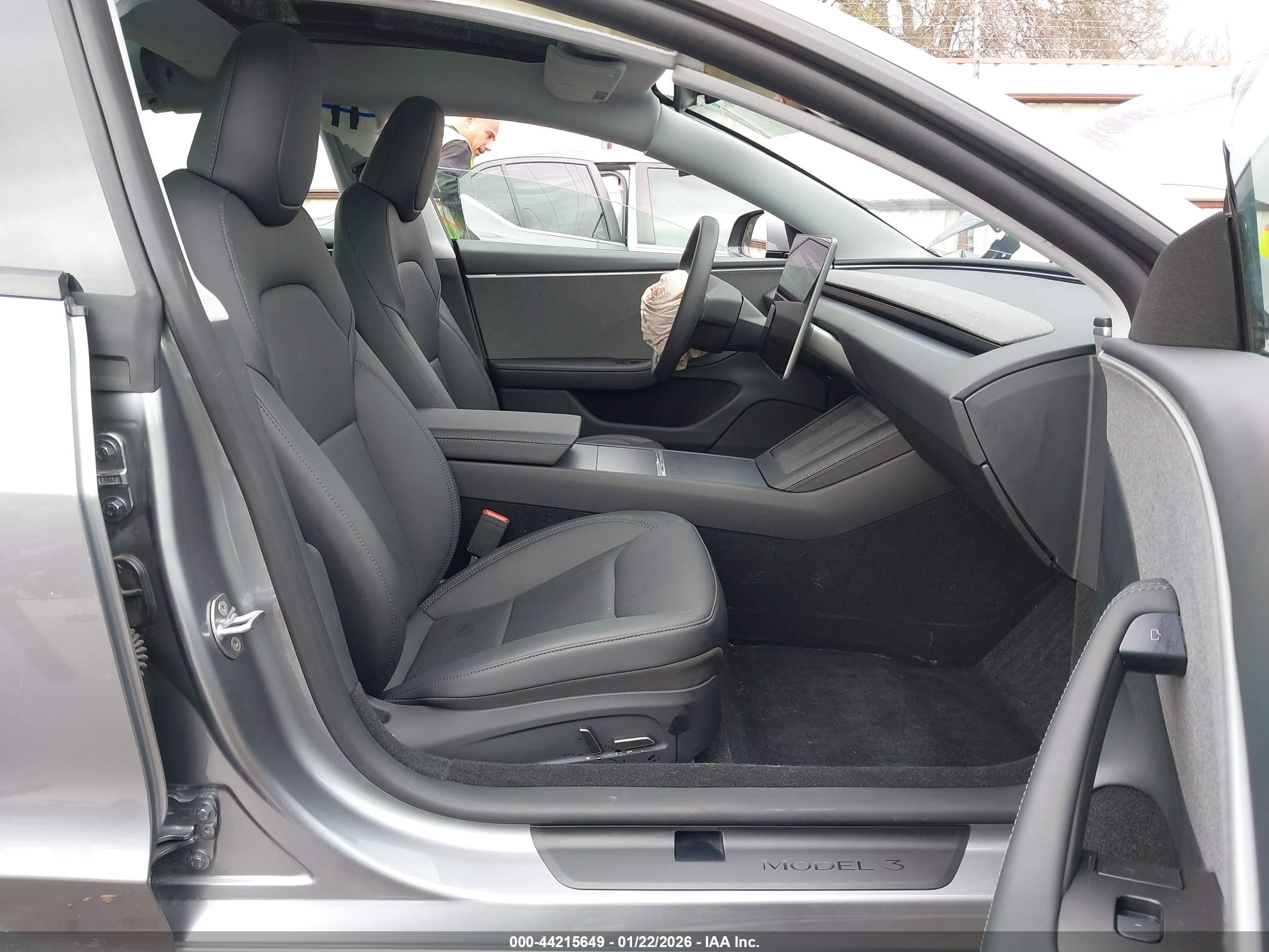 TESLA MODEL image 5