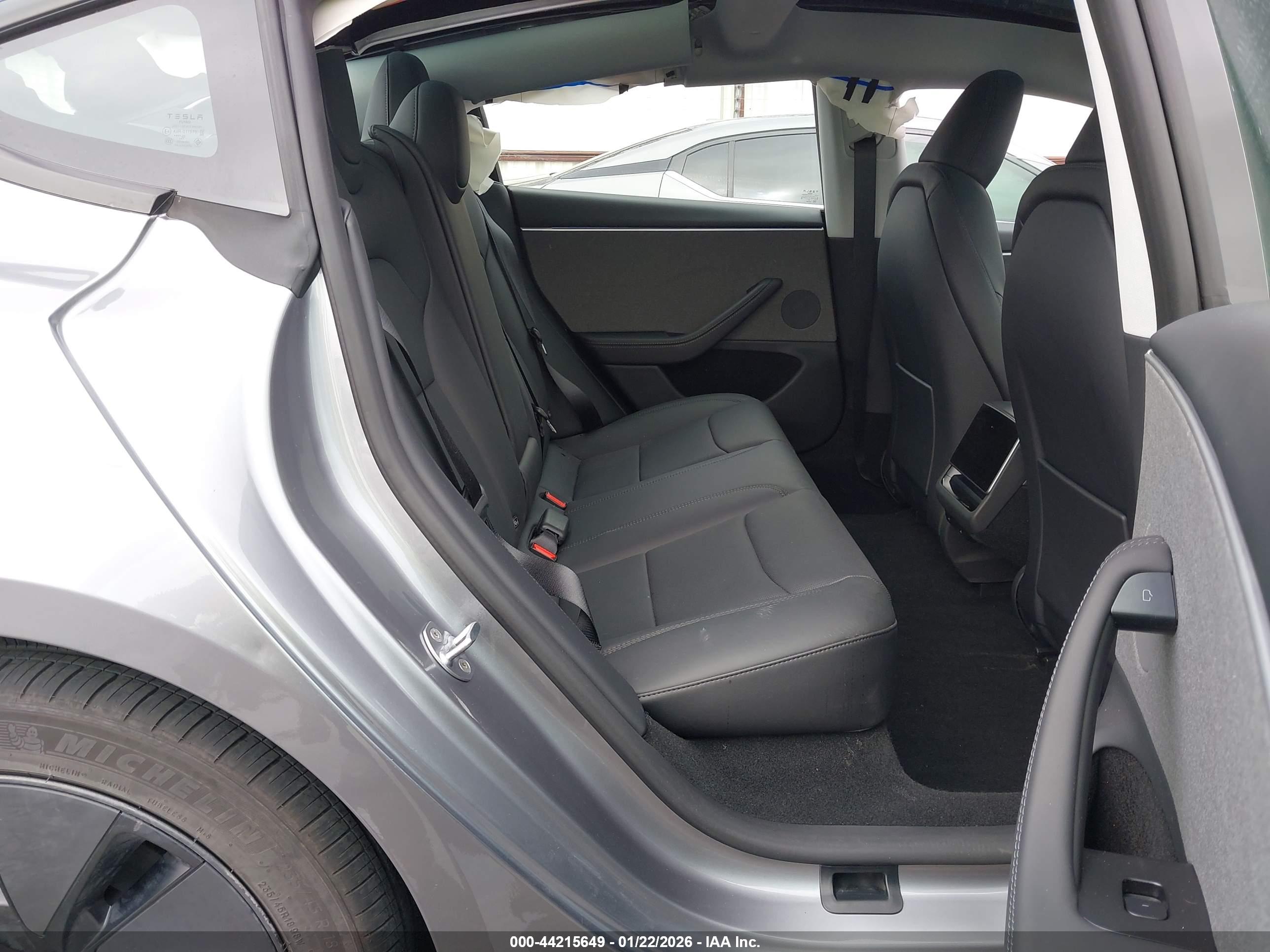 TESLA MODEL image 8