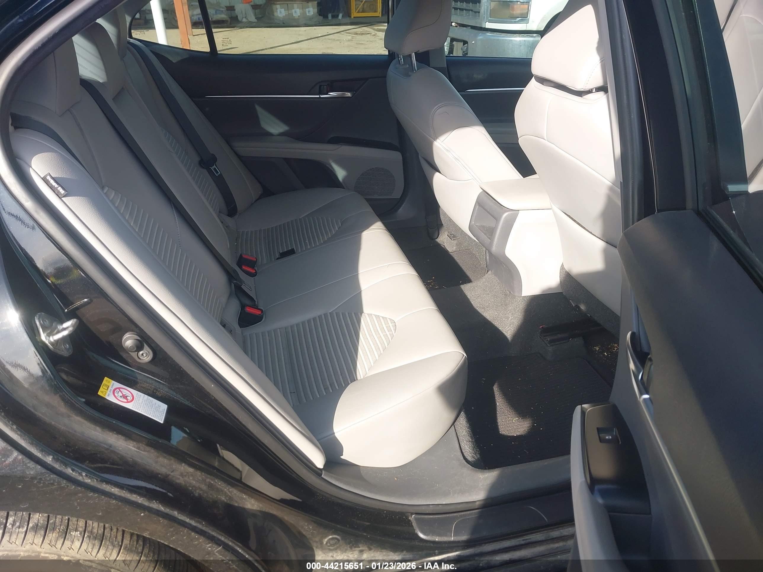 TOYOTA CAMRY image 8