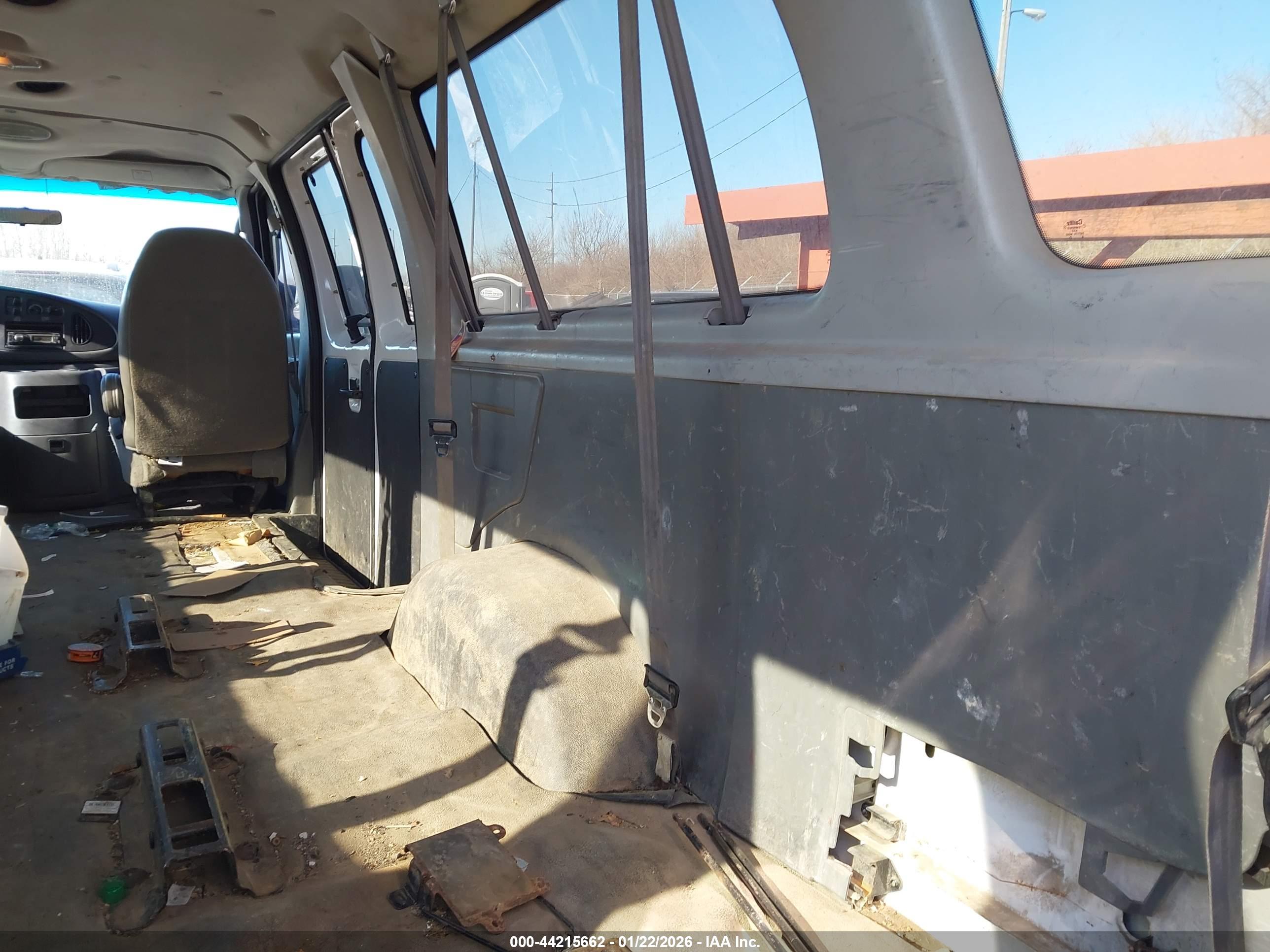 FORD E-350 image 8