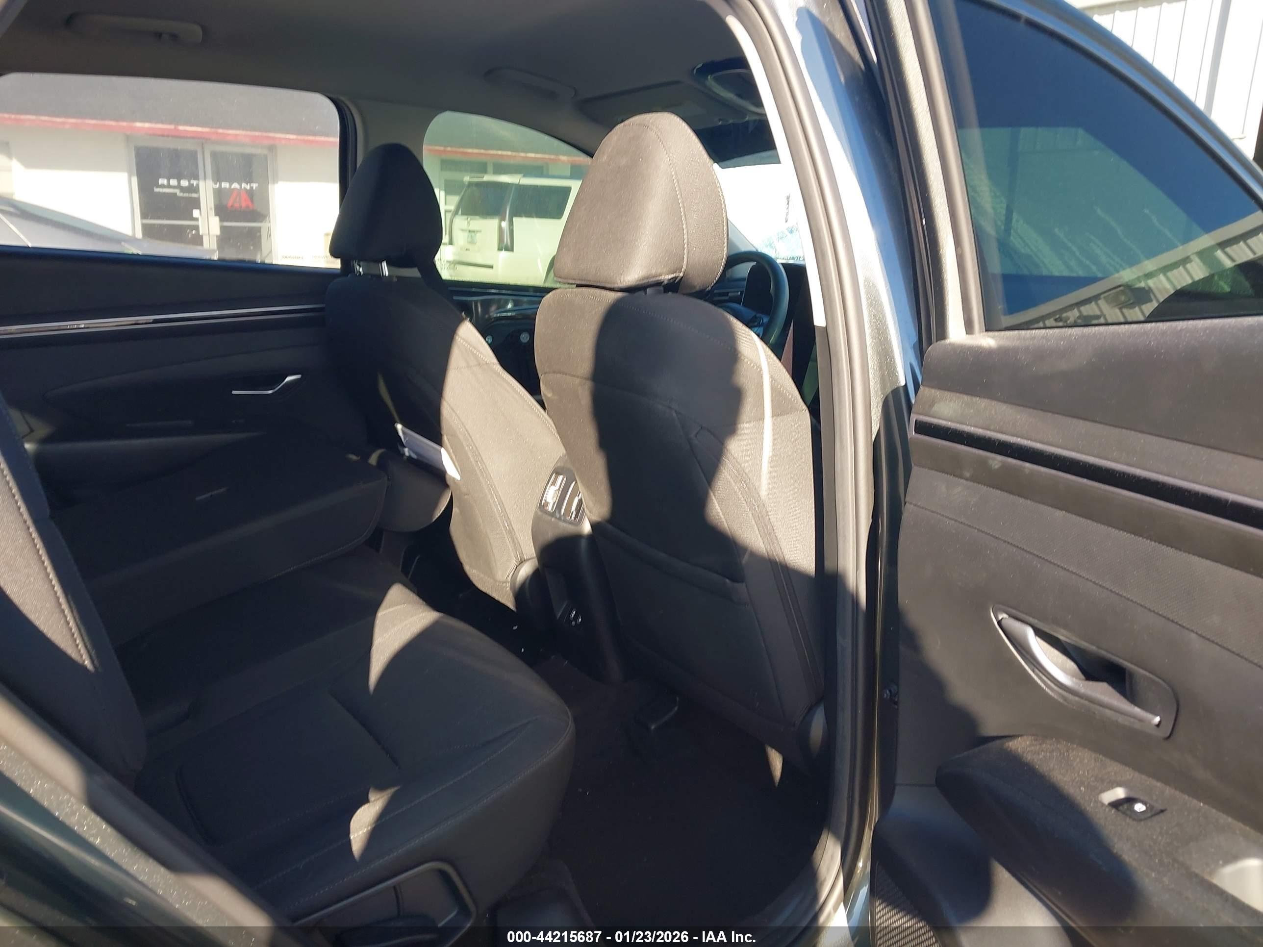 HYUNDAI TUCSON image 8