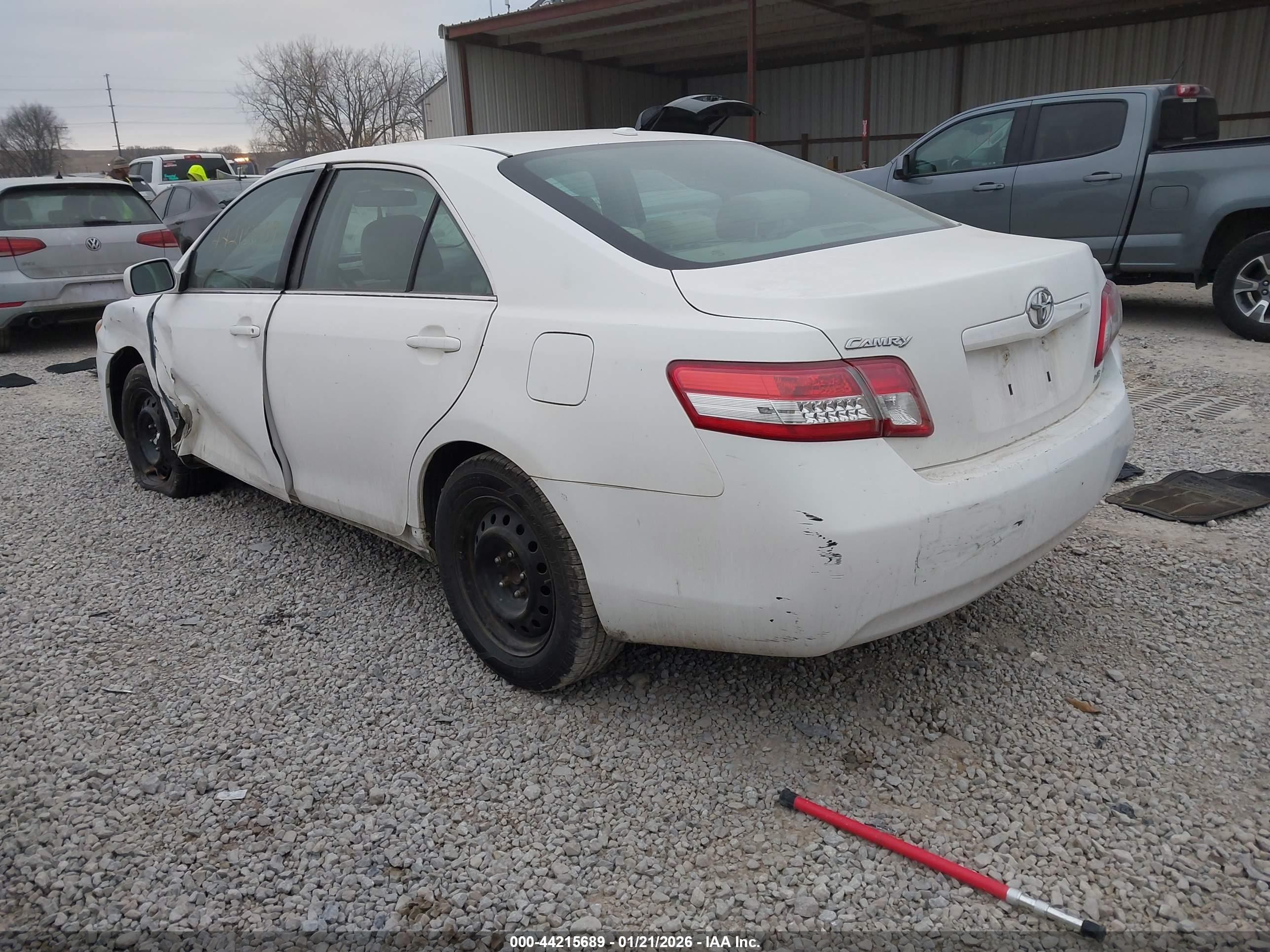TOYOTA CAMRY image 3