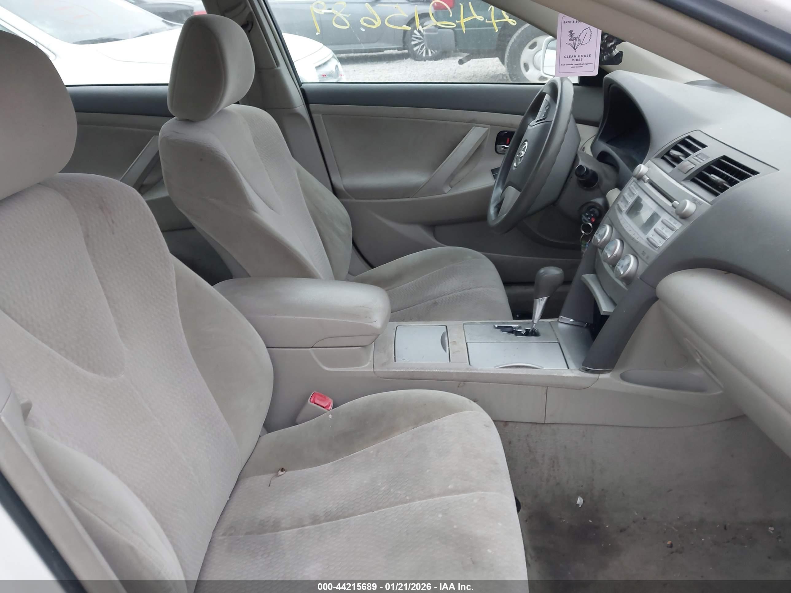TOYOTA CAMRY image 5