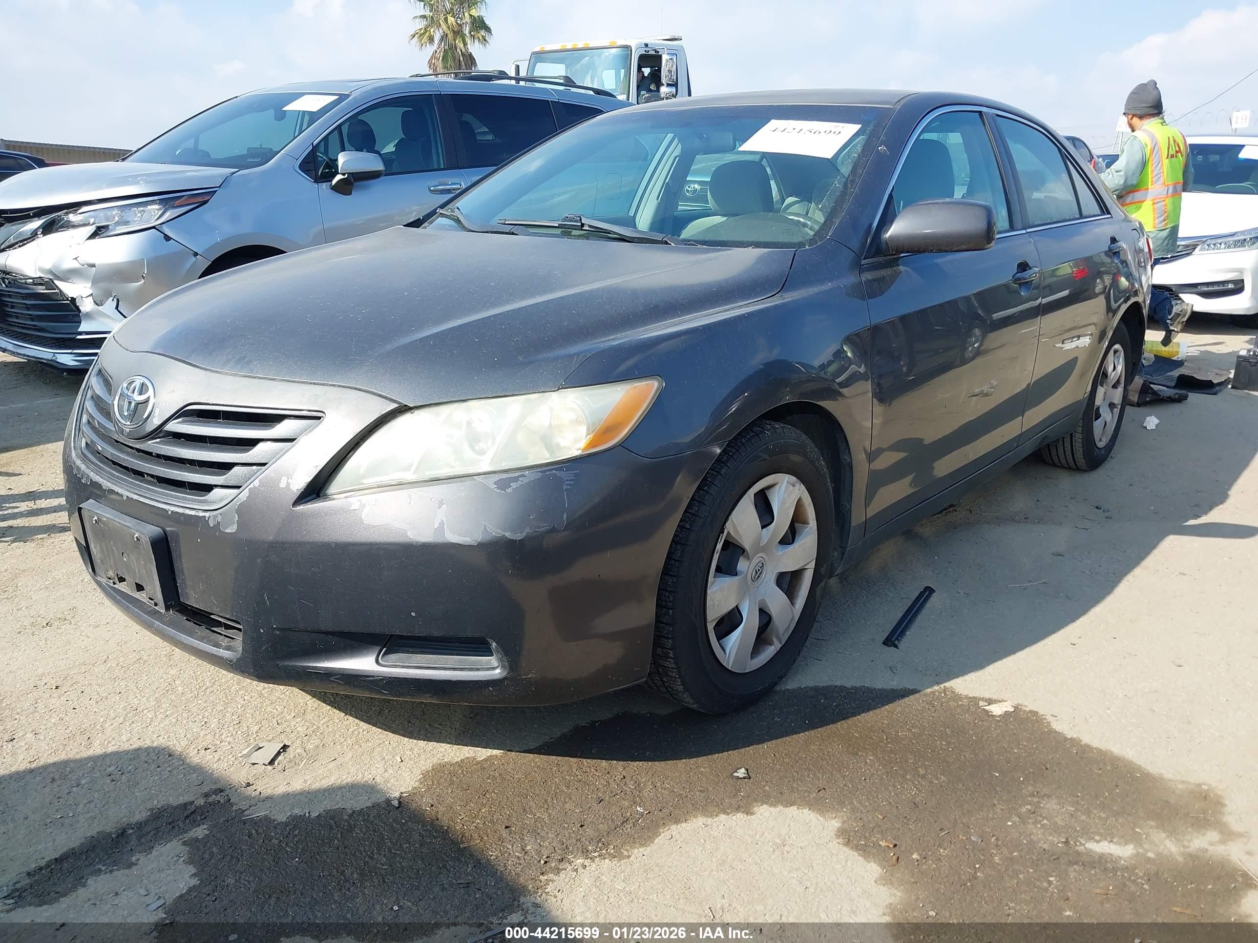 TOYOTA CAMRY image 2