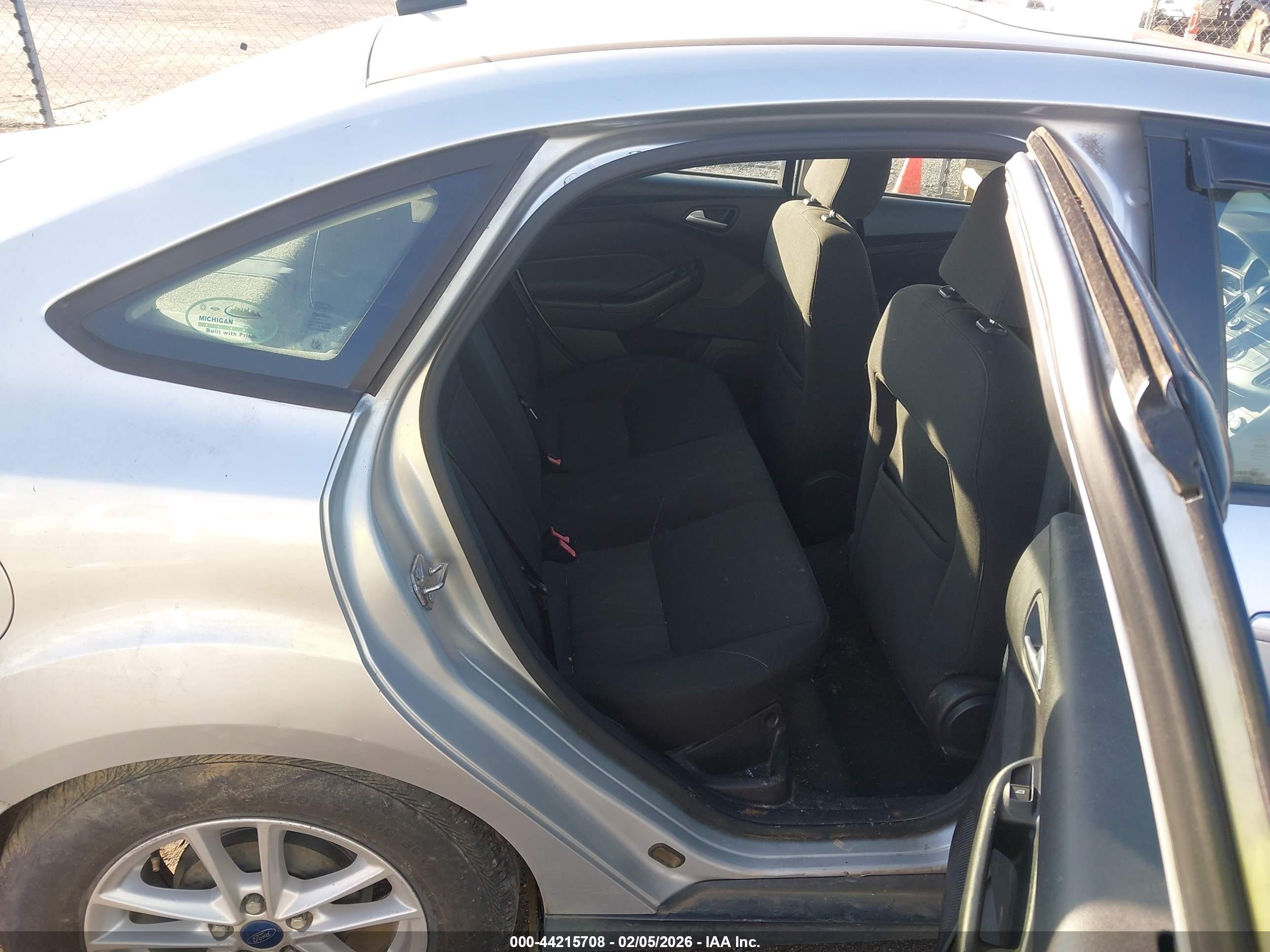 FORD FOCUS image 8