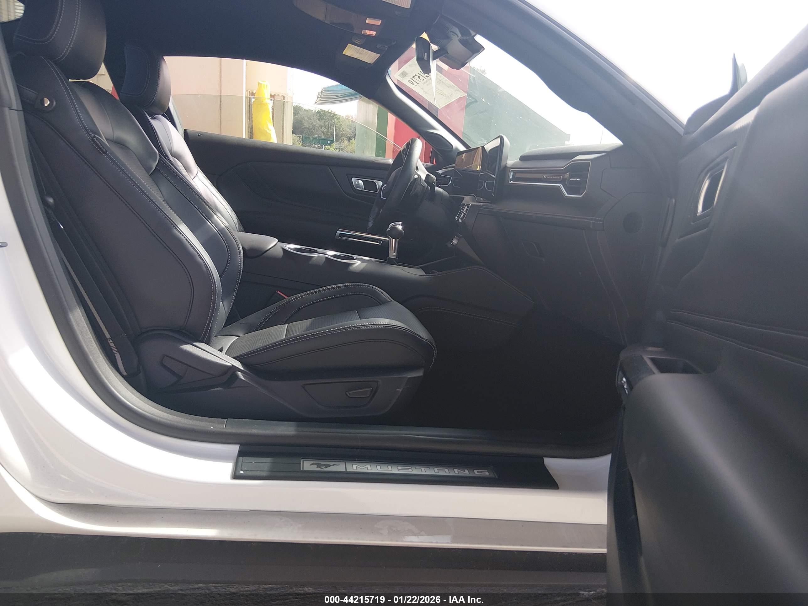 FORD MUSTANG image 5