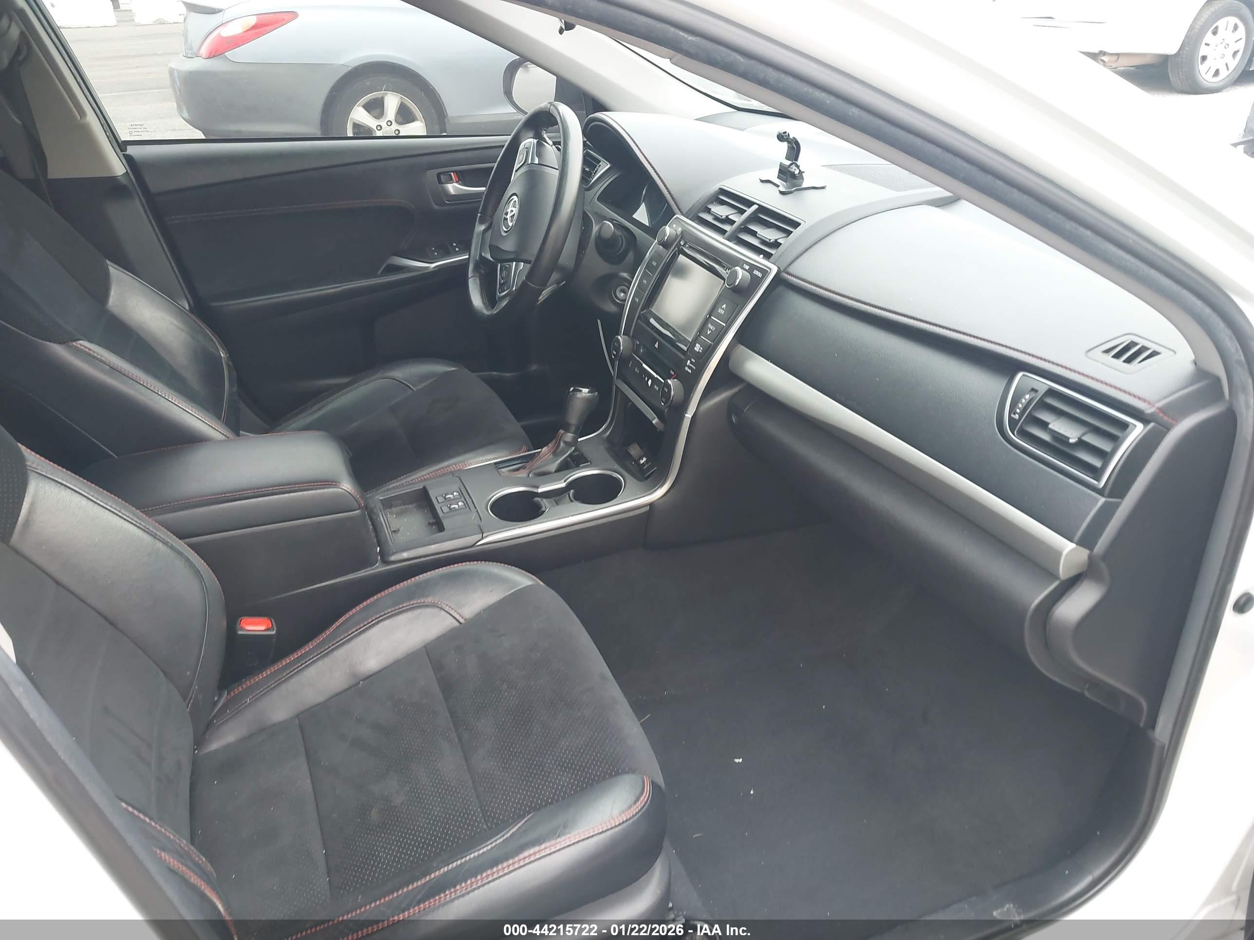 TOYOTA CAMRY image 5