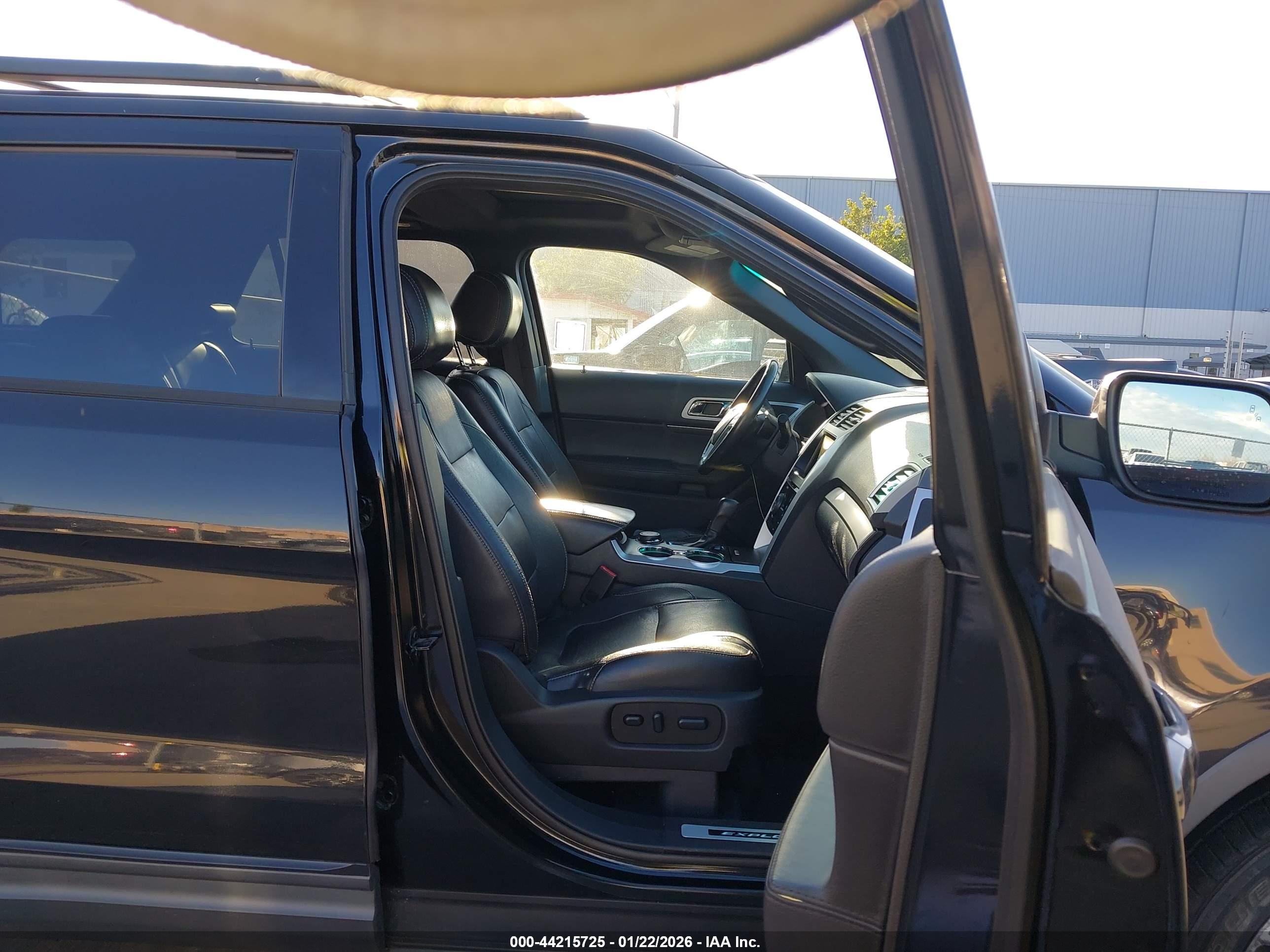 FORD EXPLORER image 5