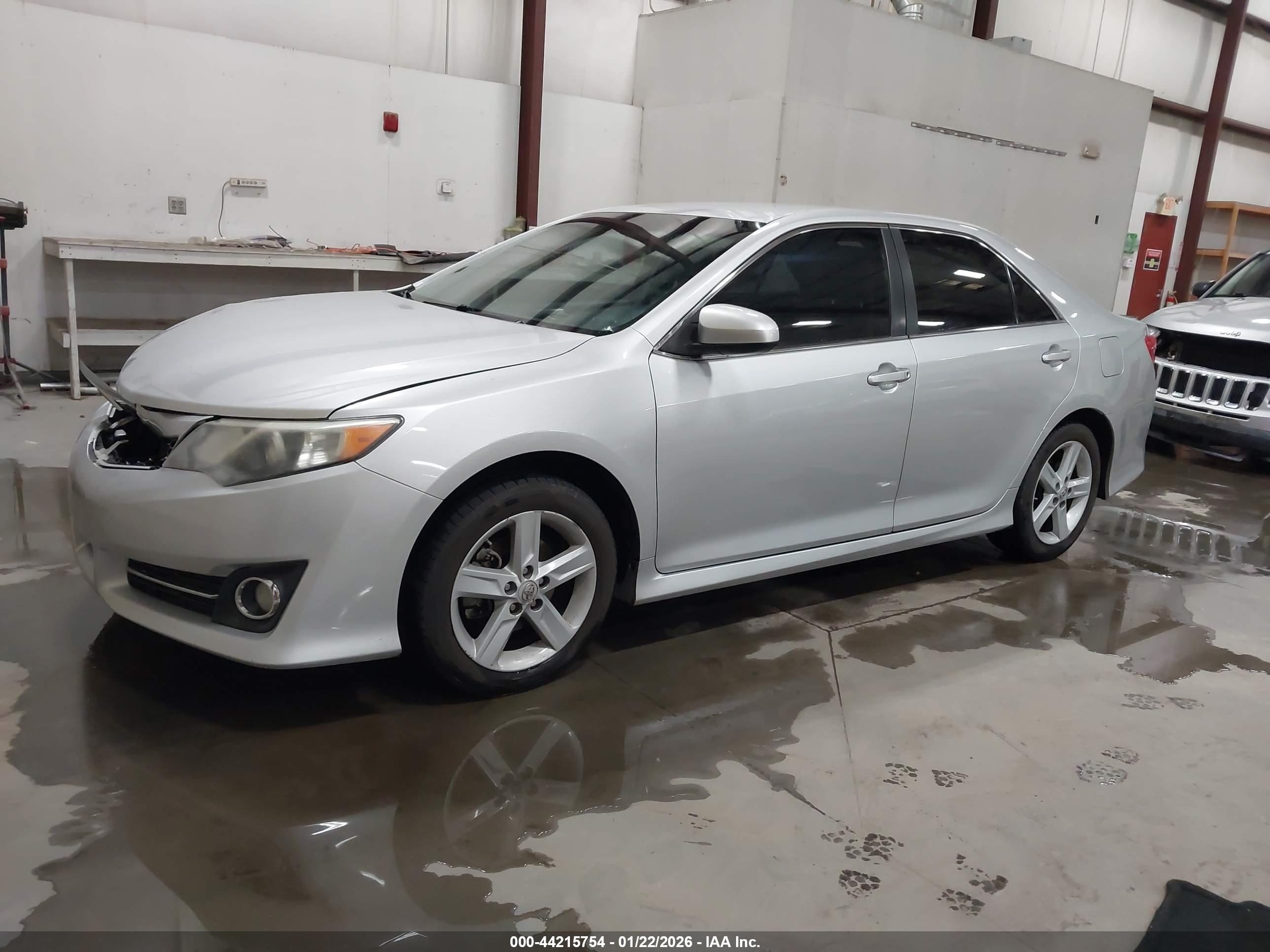 TOYOTA CAMRY image 2