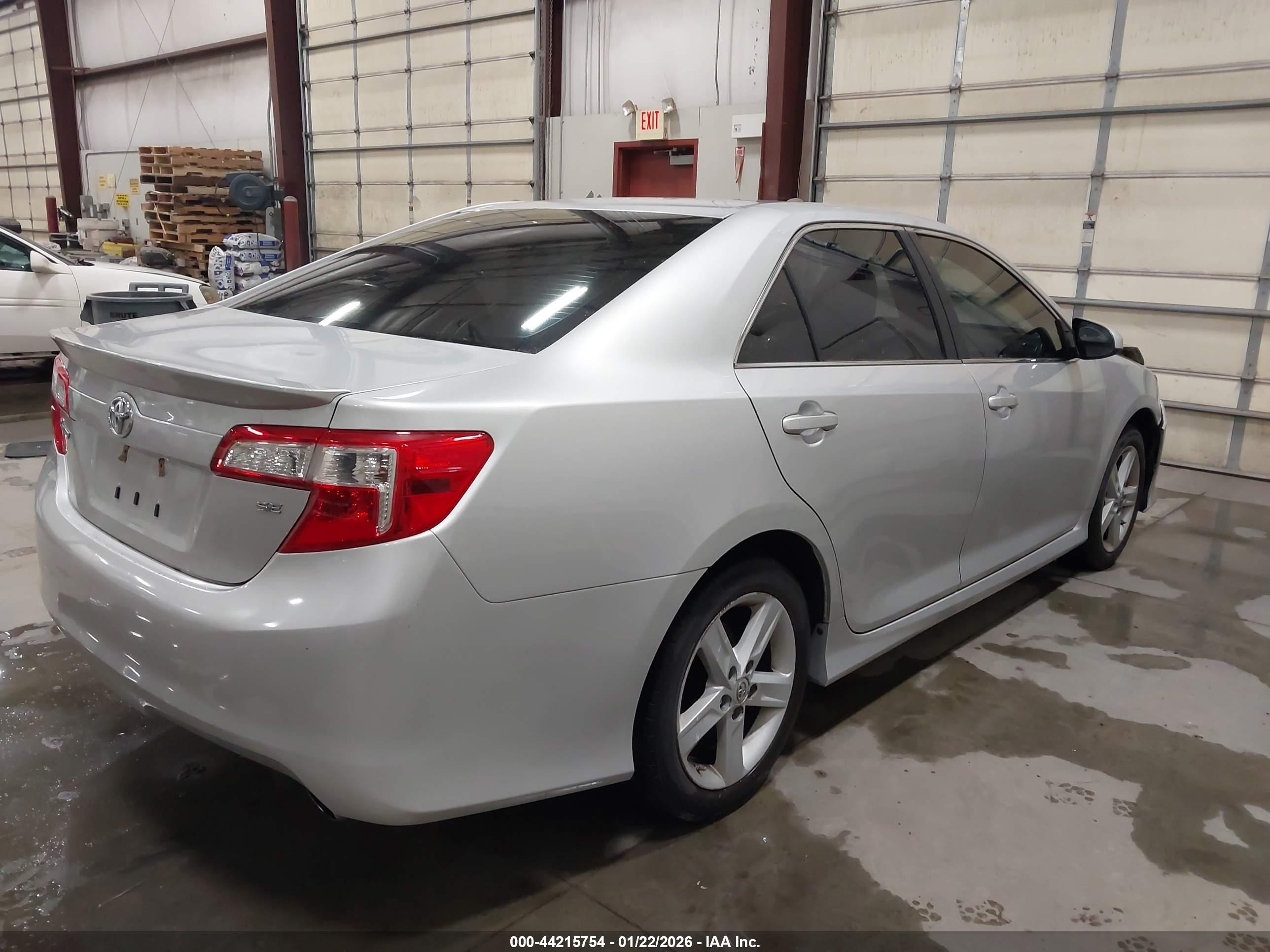 TOYOTA CAMRY image 4