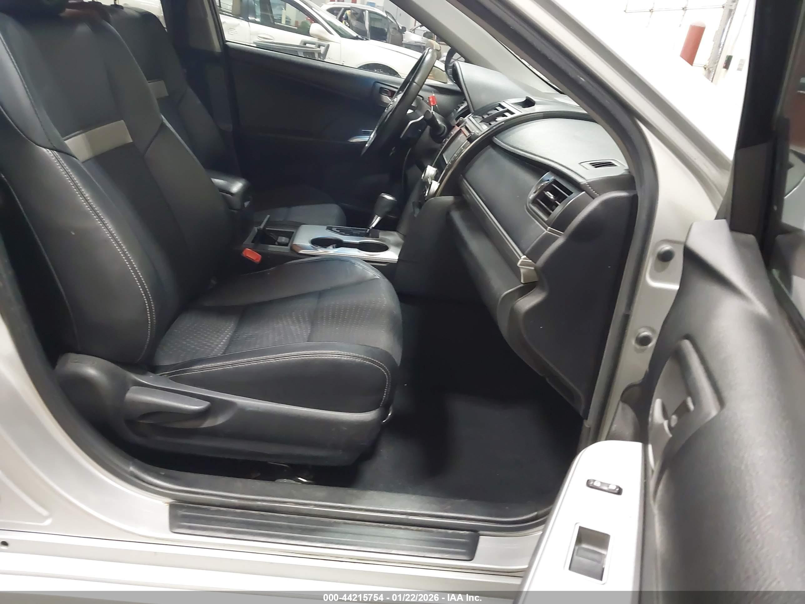 TOYOTA CAMRY image 5