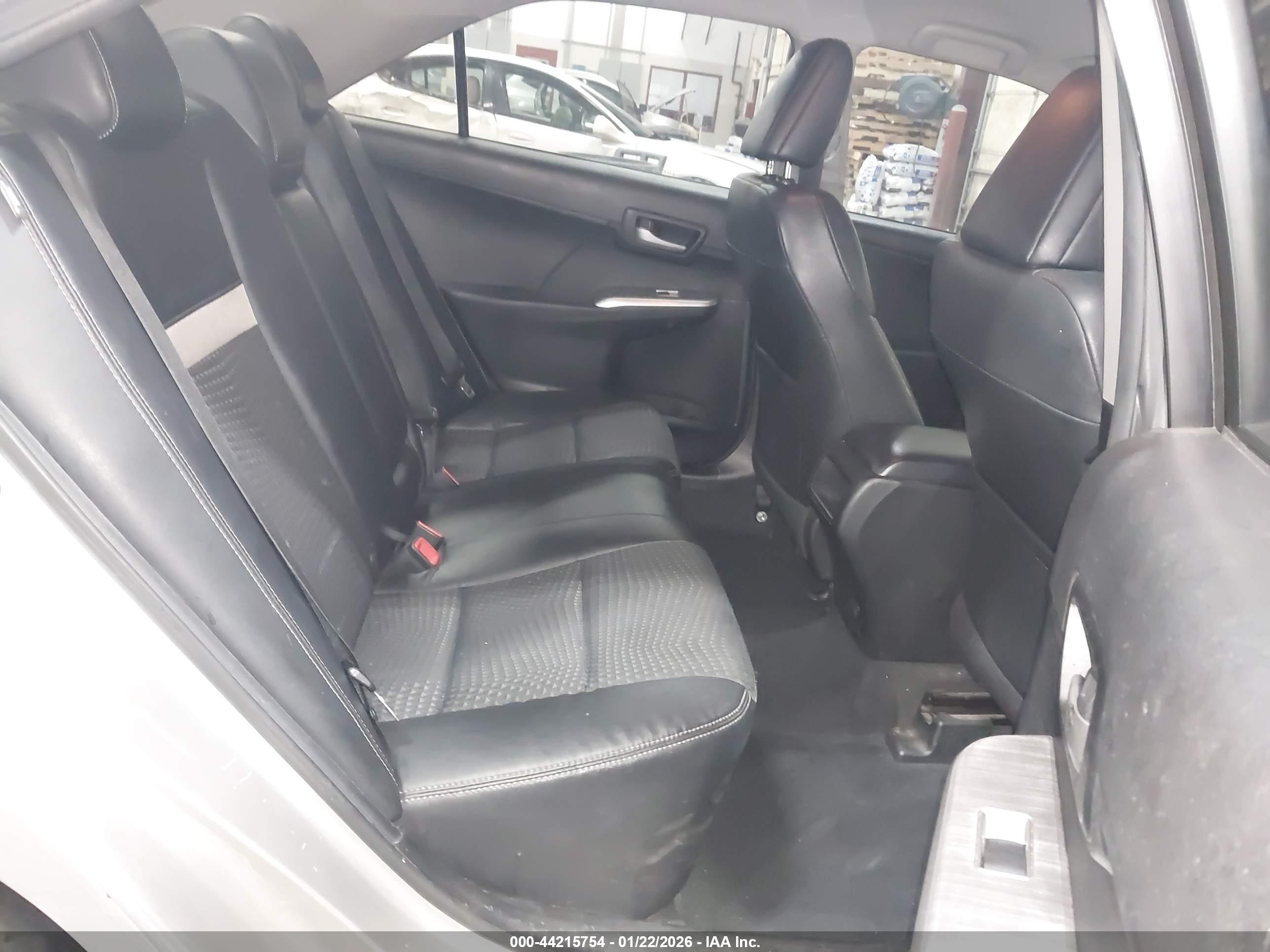 TOYOTA CAMRY image 8