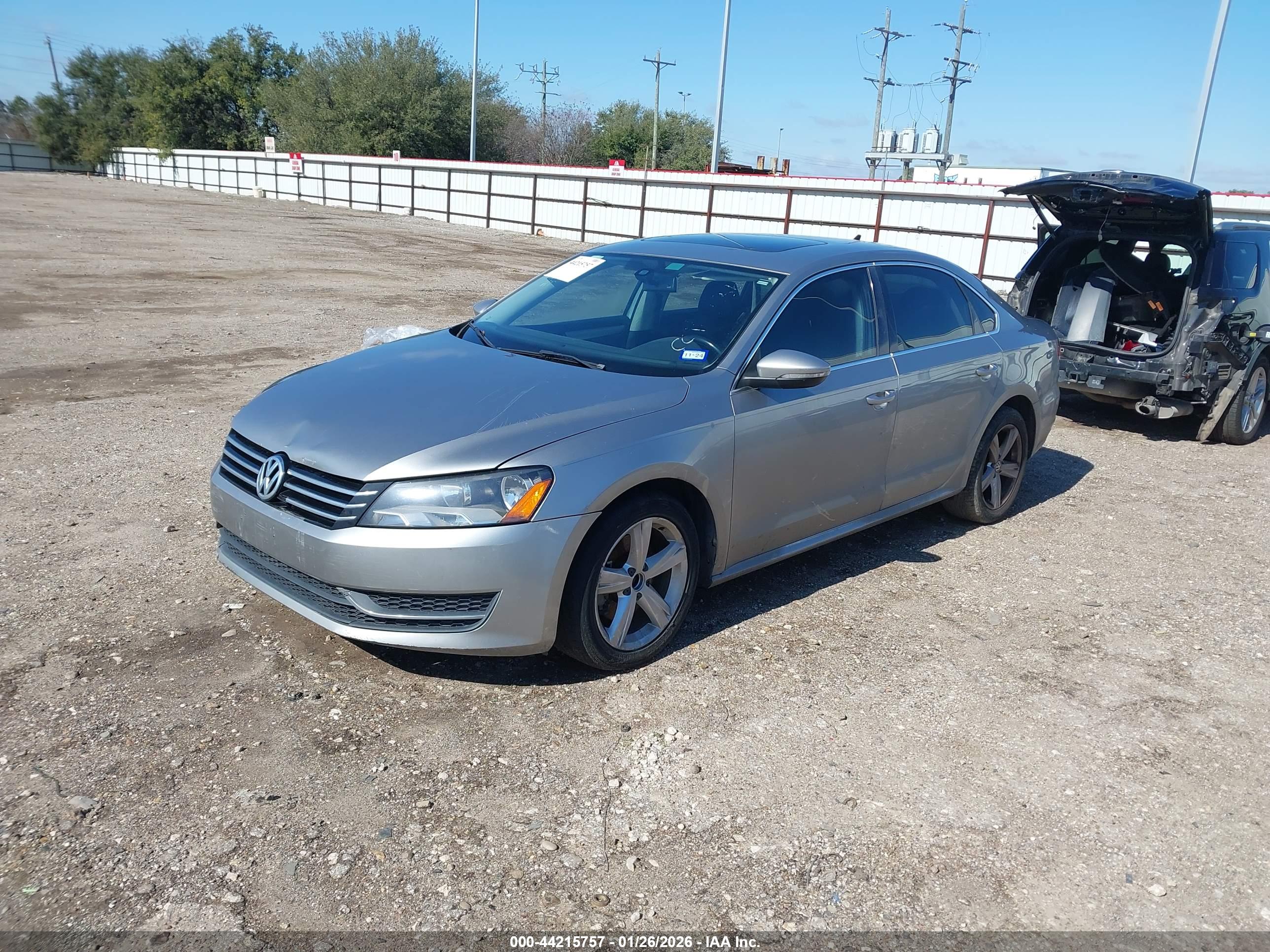 VOLKSWAGEN PASSAT image 2
