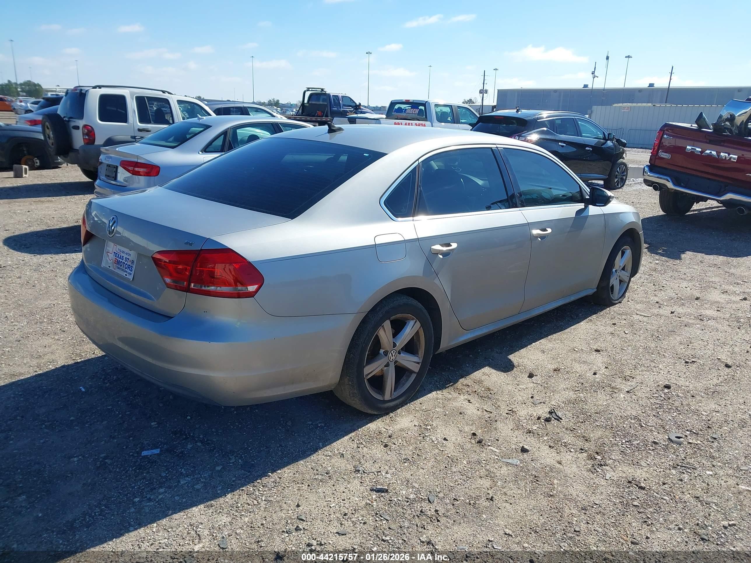 VOLKSWAGEN PASSAT image 4