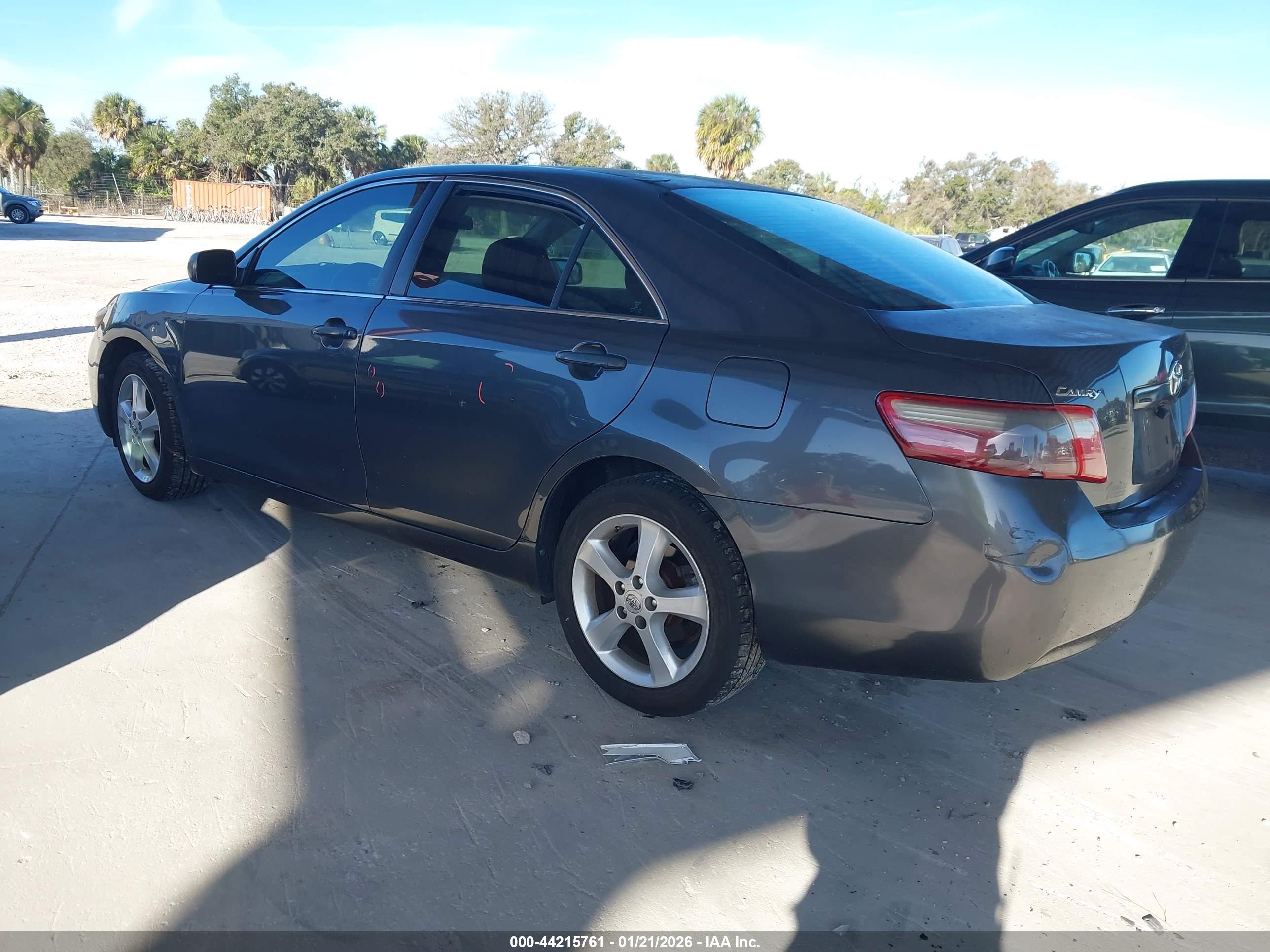 TOYOTA CAMRY image 3