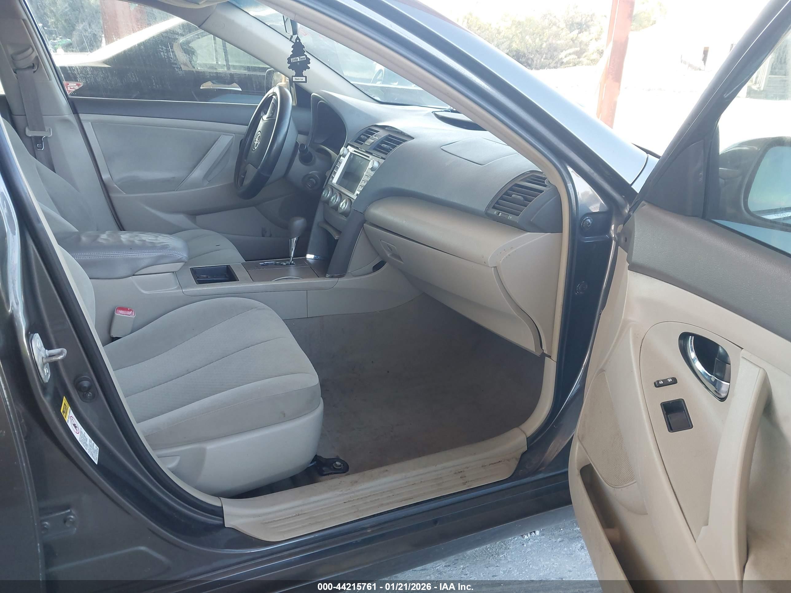 TOYOTA CAMRY image 5