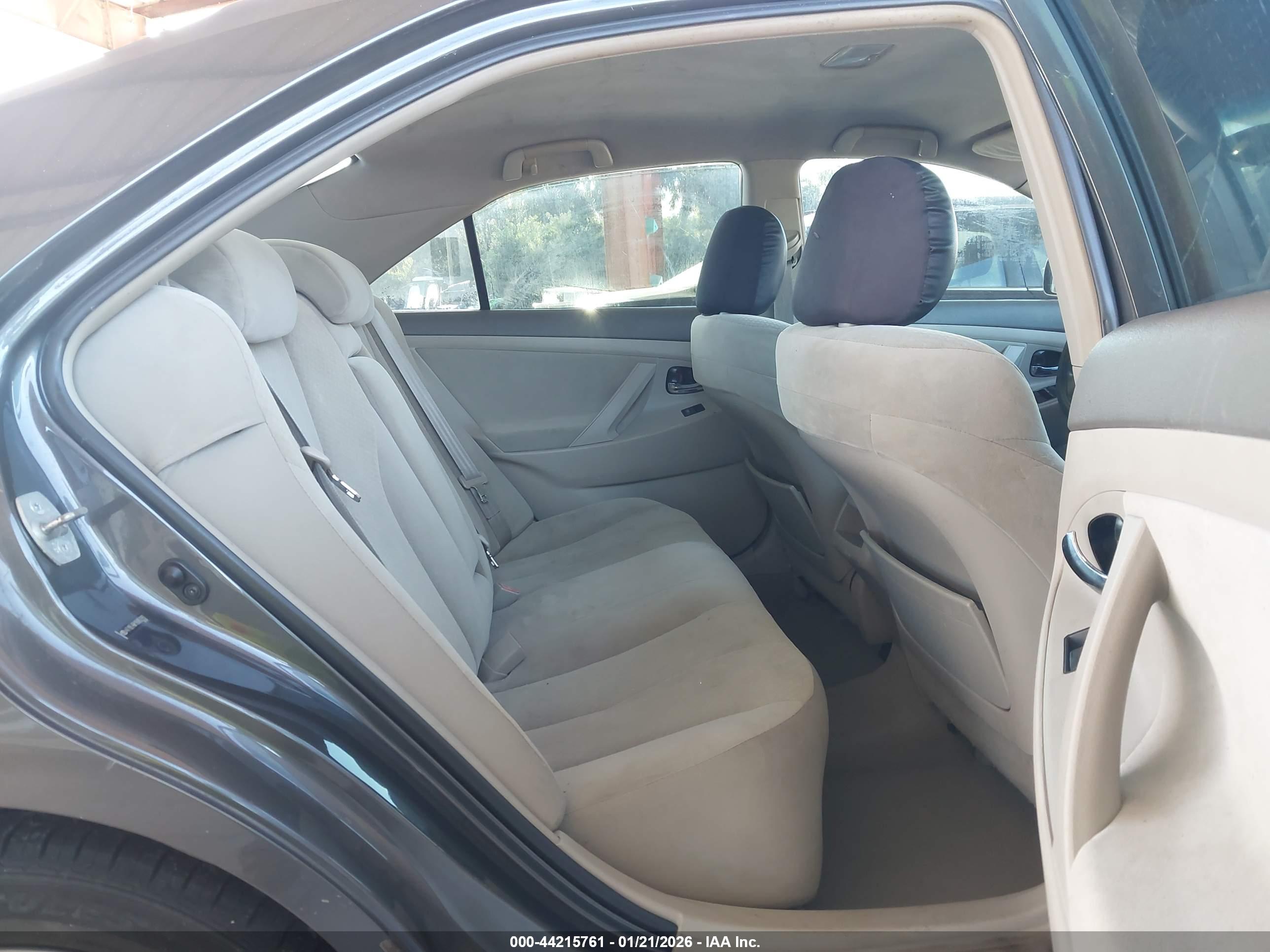 TOYOTA CAMRY image 8