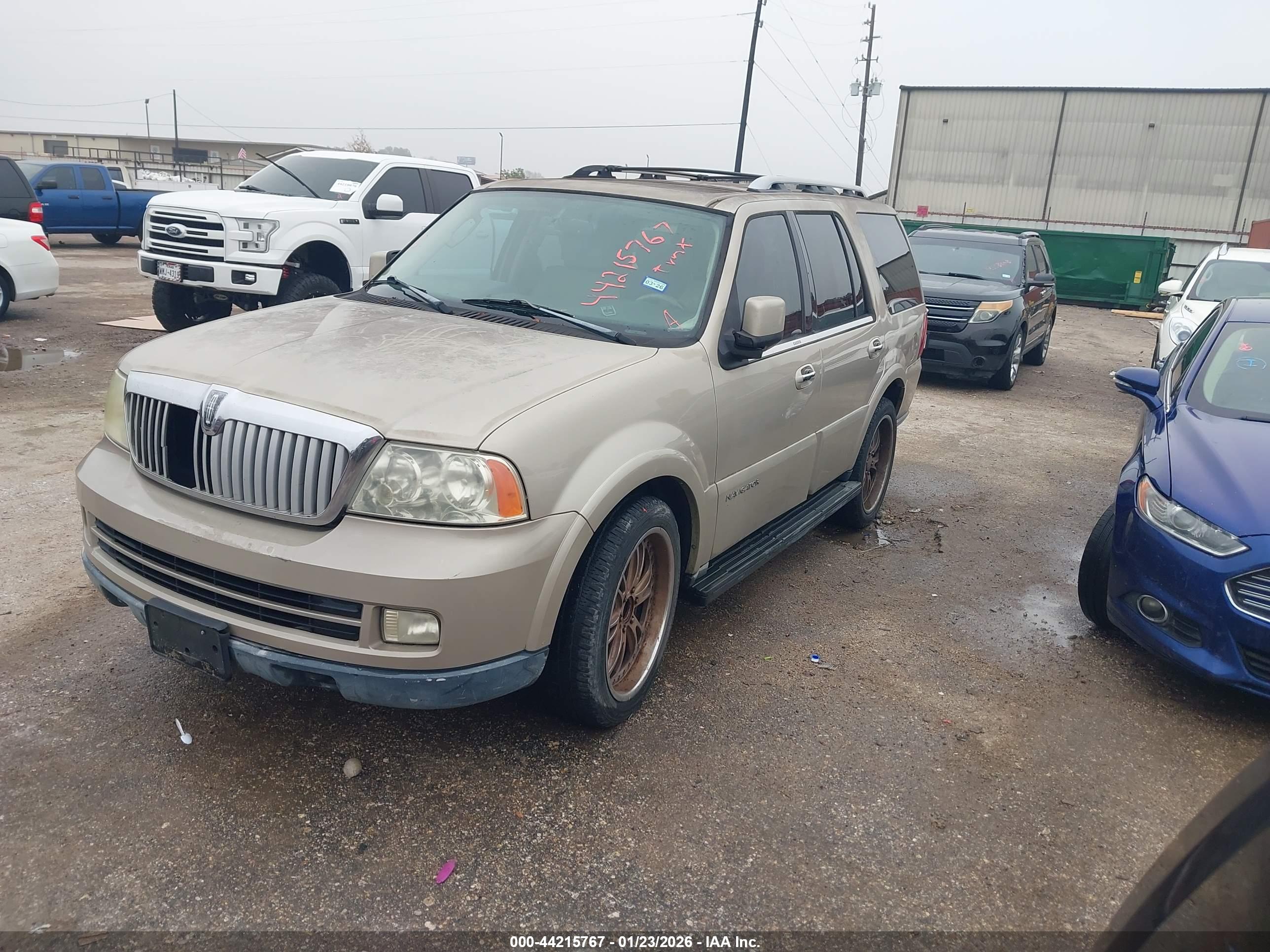 LINCOLN NAVIGATOR image 2