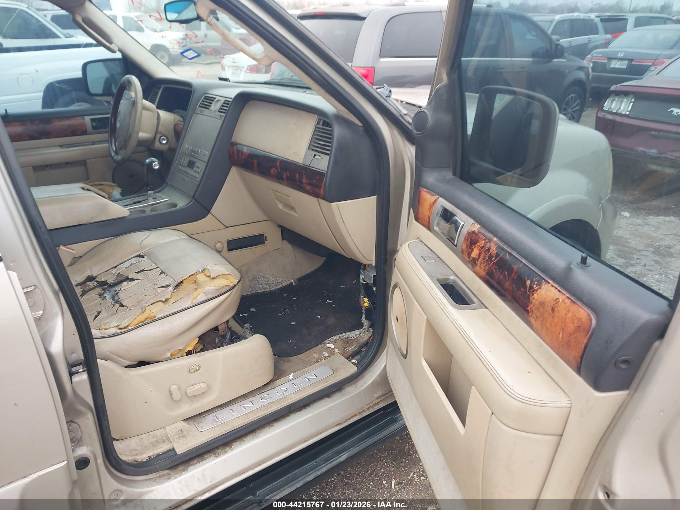 LINCOLN NAVIGATOR image 5