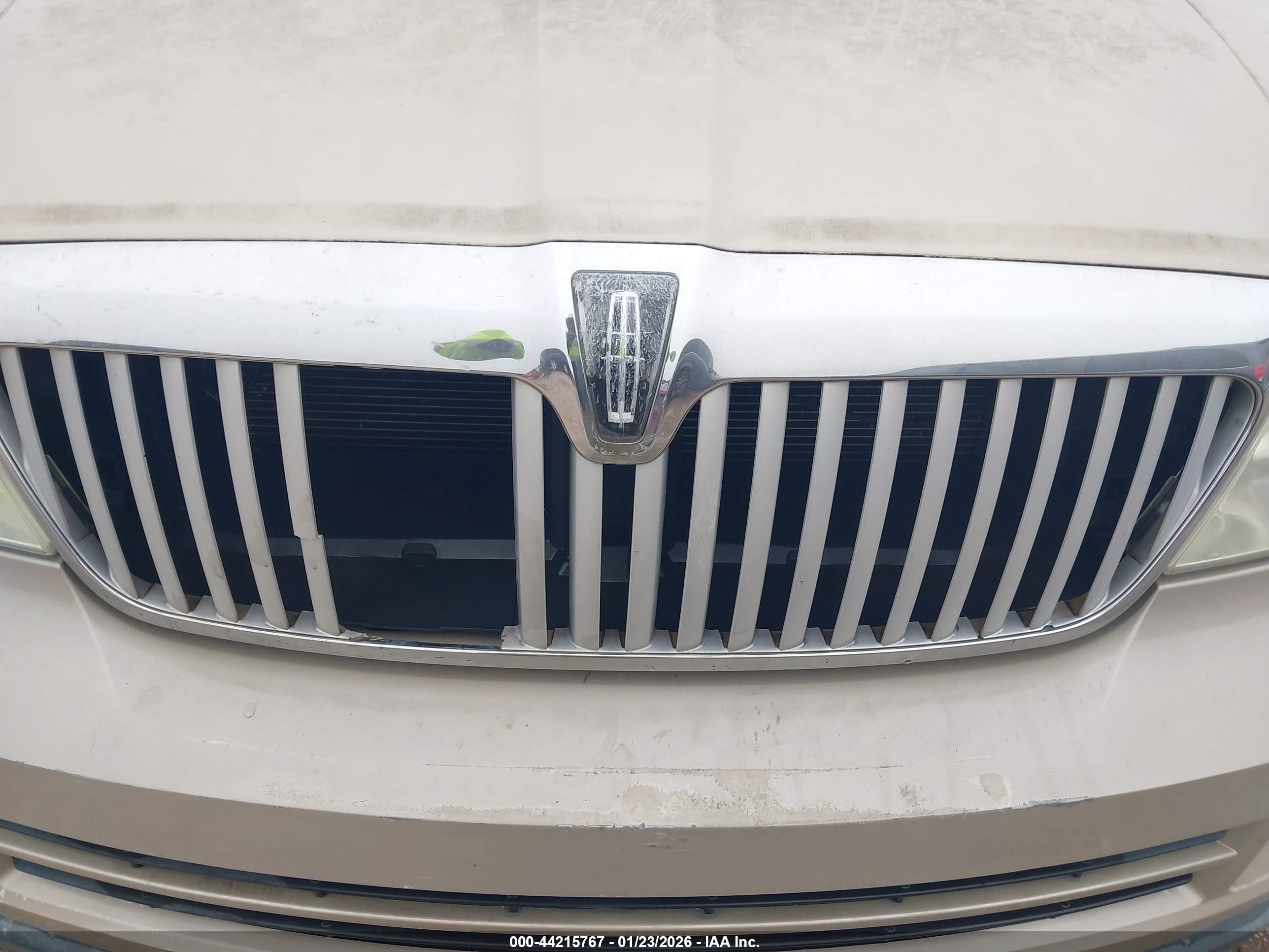 LINCOLN NAVIGATOR image 6