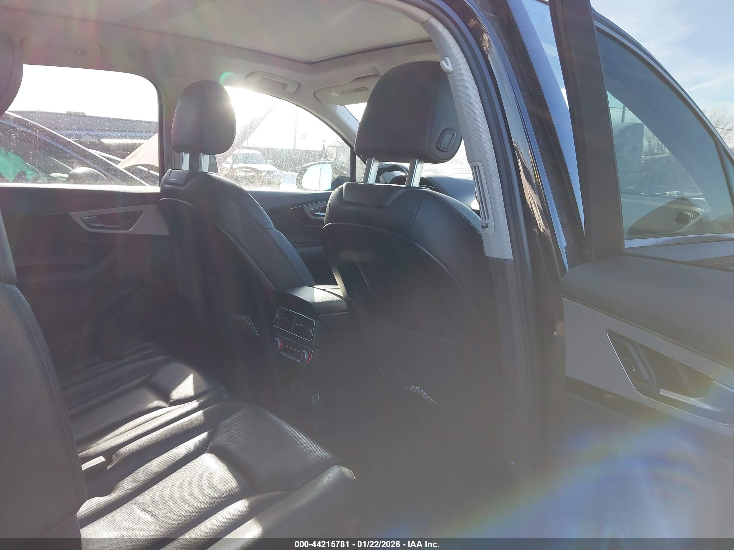 AUDI Q7 image 8