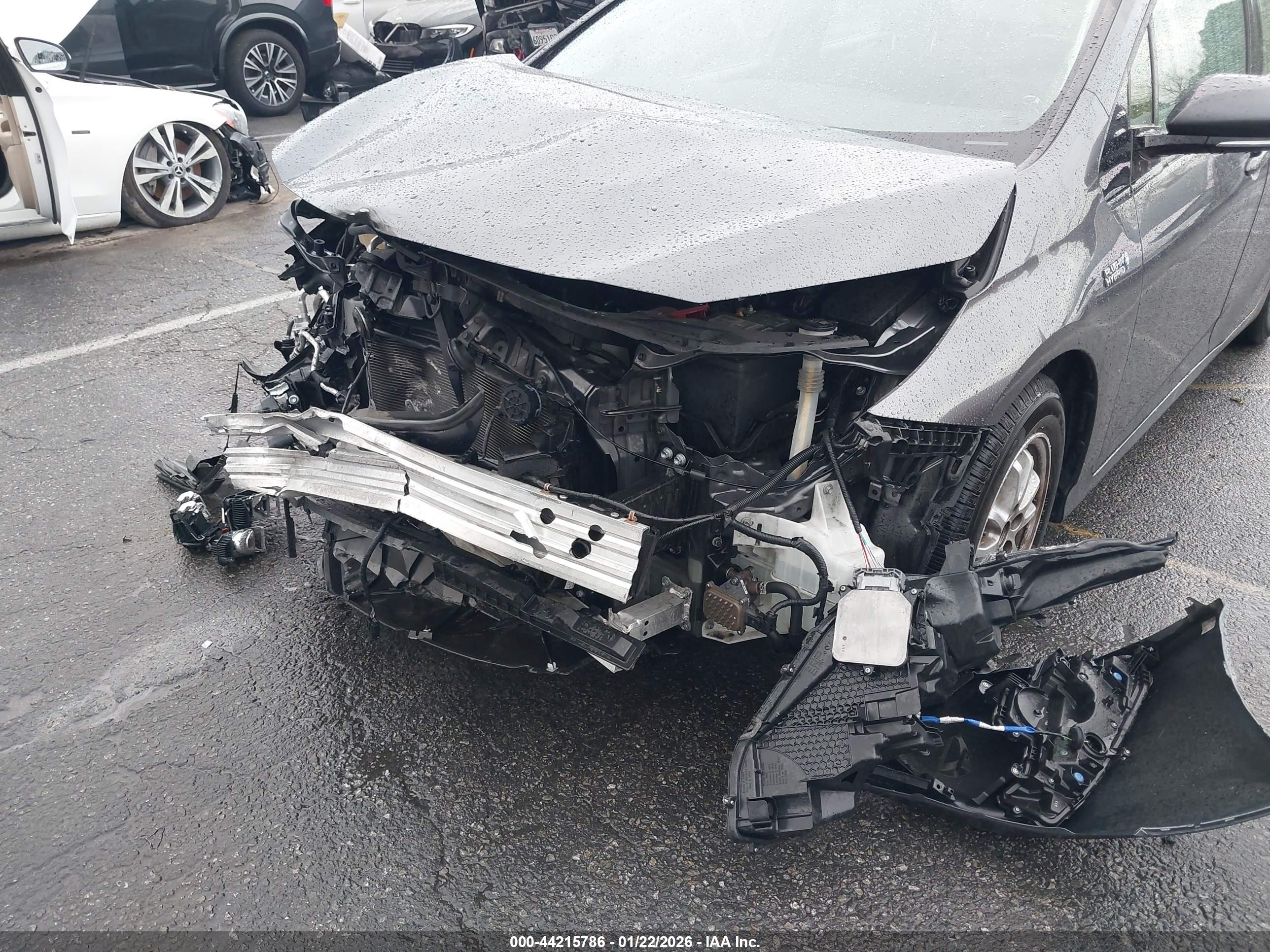 TOYOTA PRIUS image 6