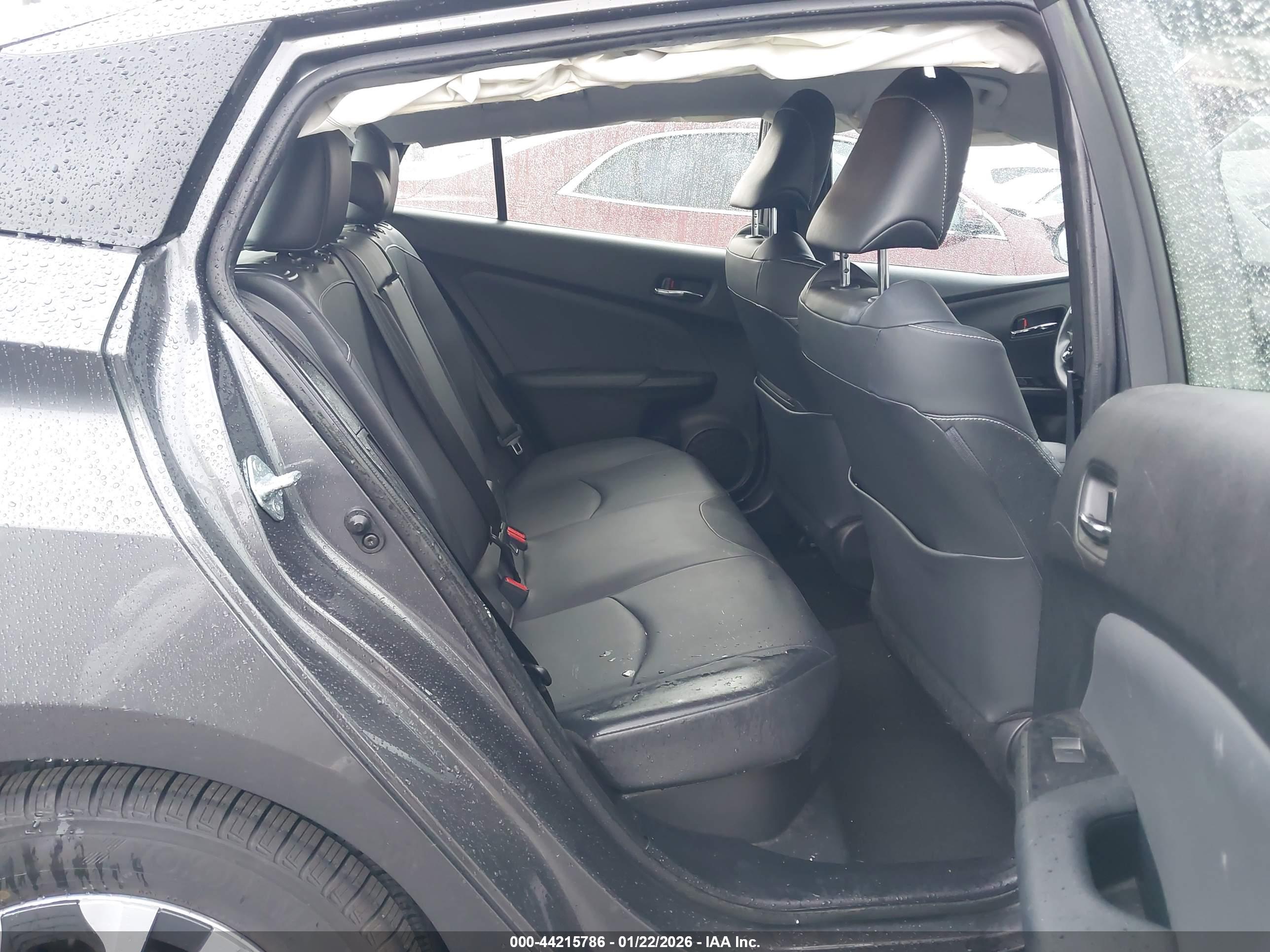 TOYOTA PRIUS image 8