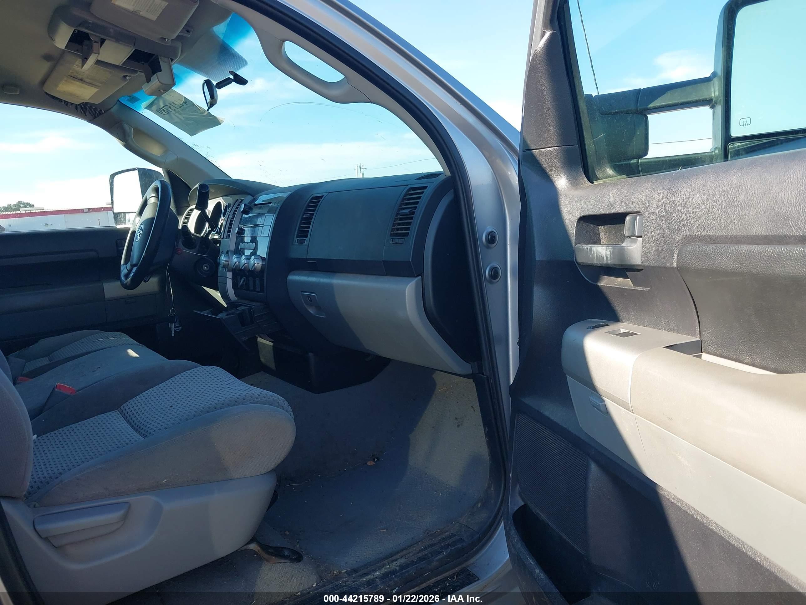TOYOTA TUNDRA image 5