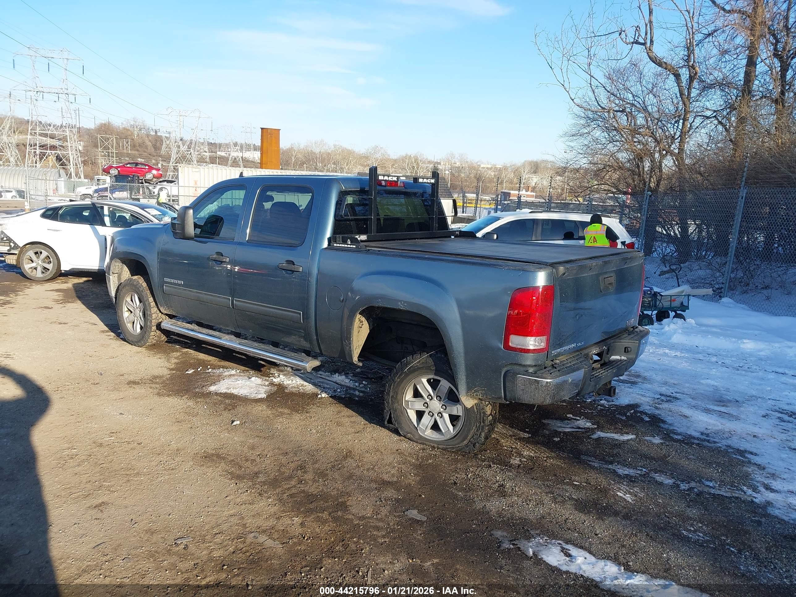 GMC SIERRA image 3