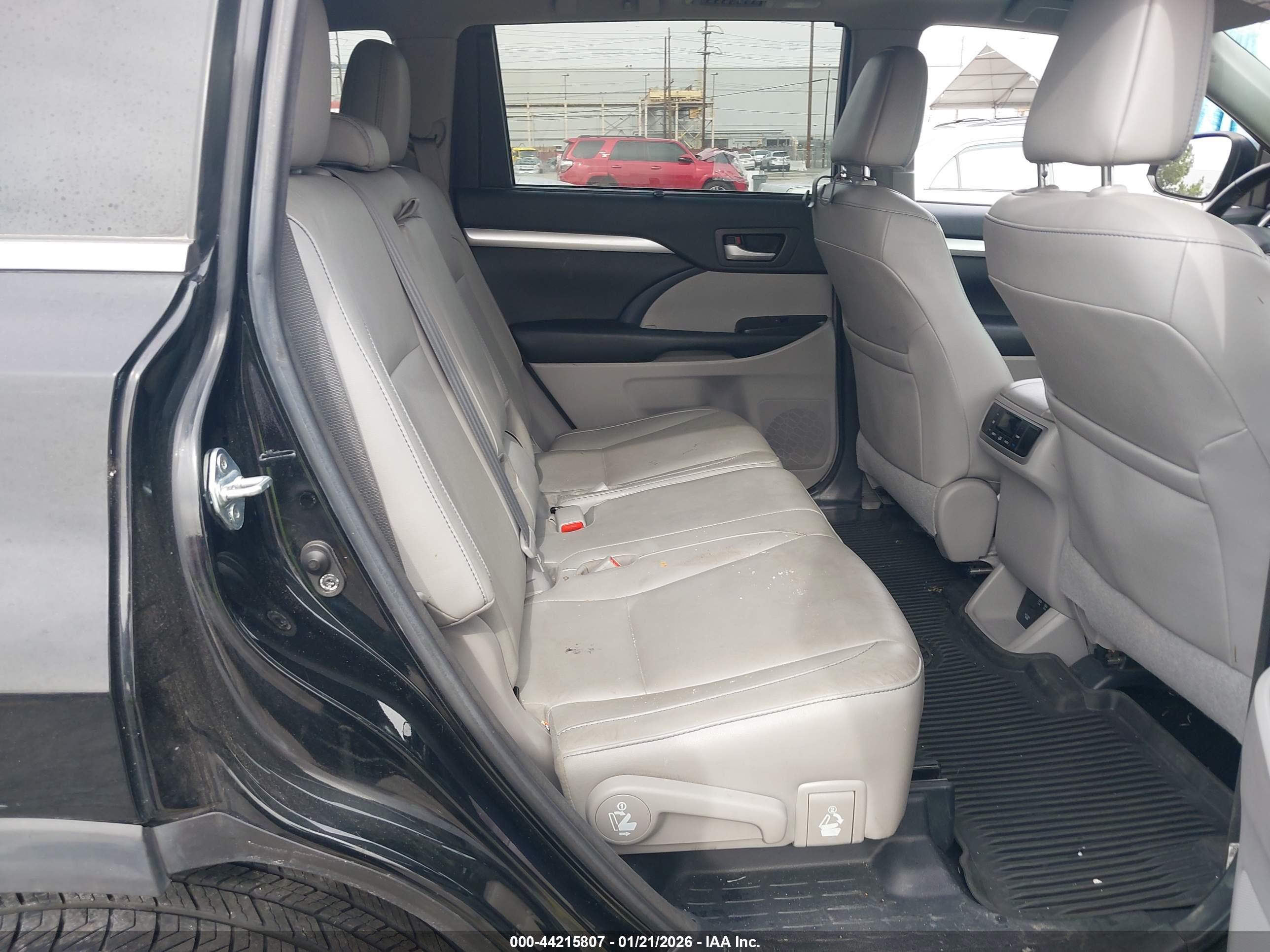 TOYOTA HIGHLANDER image 8