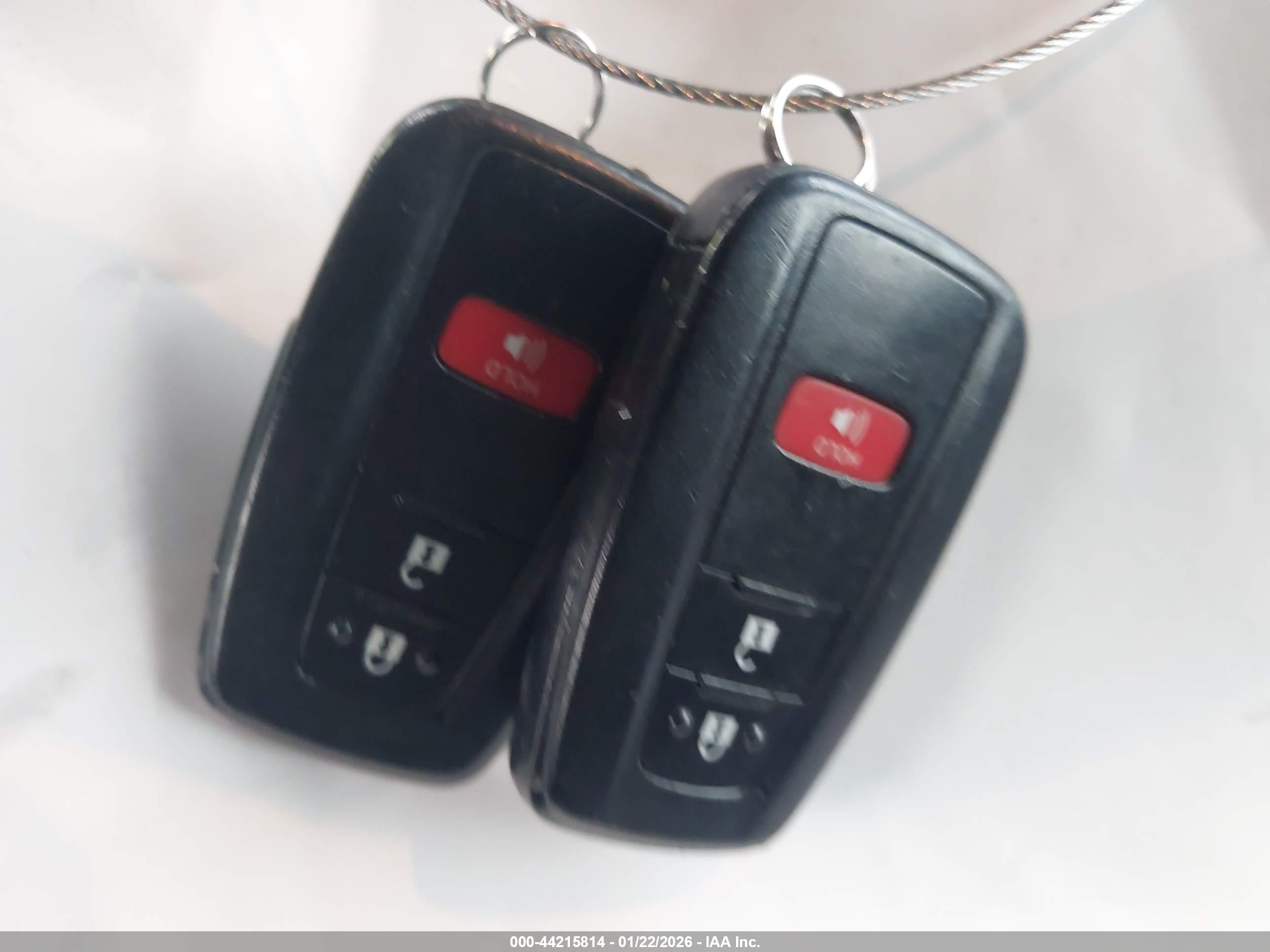 TOYOTA PRIUS image 11
