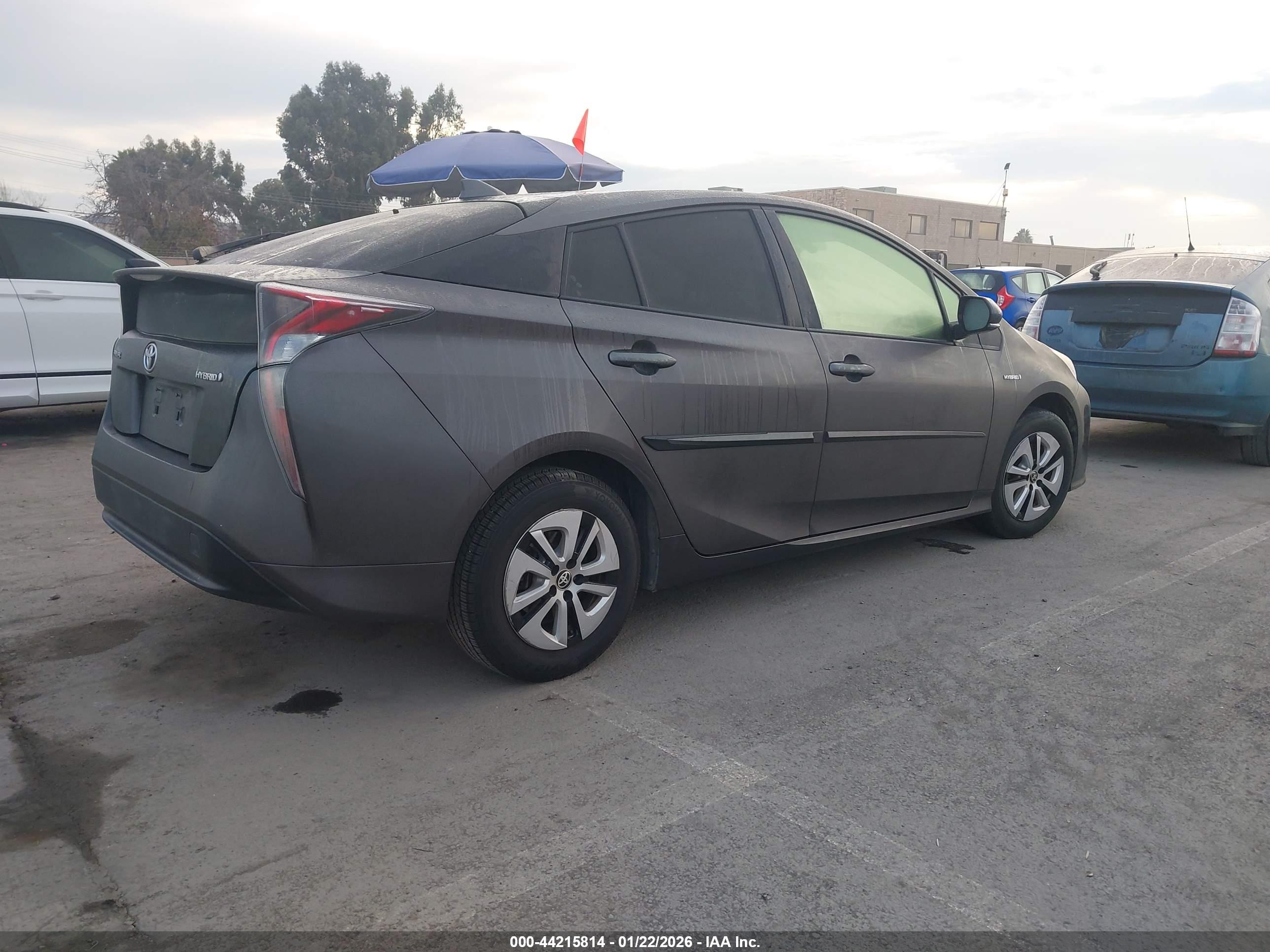 TOYOTA PRIUS image 4