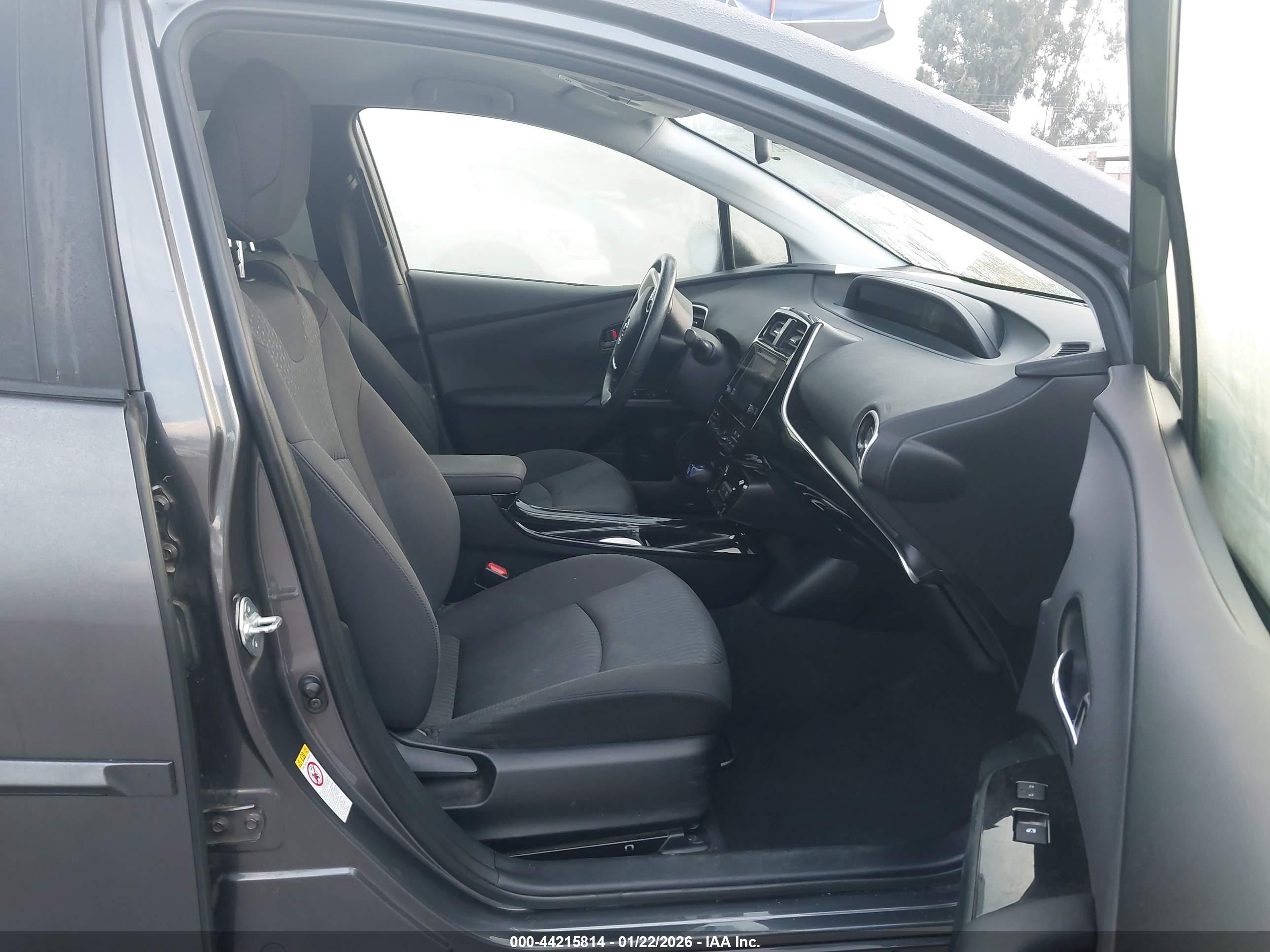 TOYOTA PRIUS image 5
