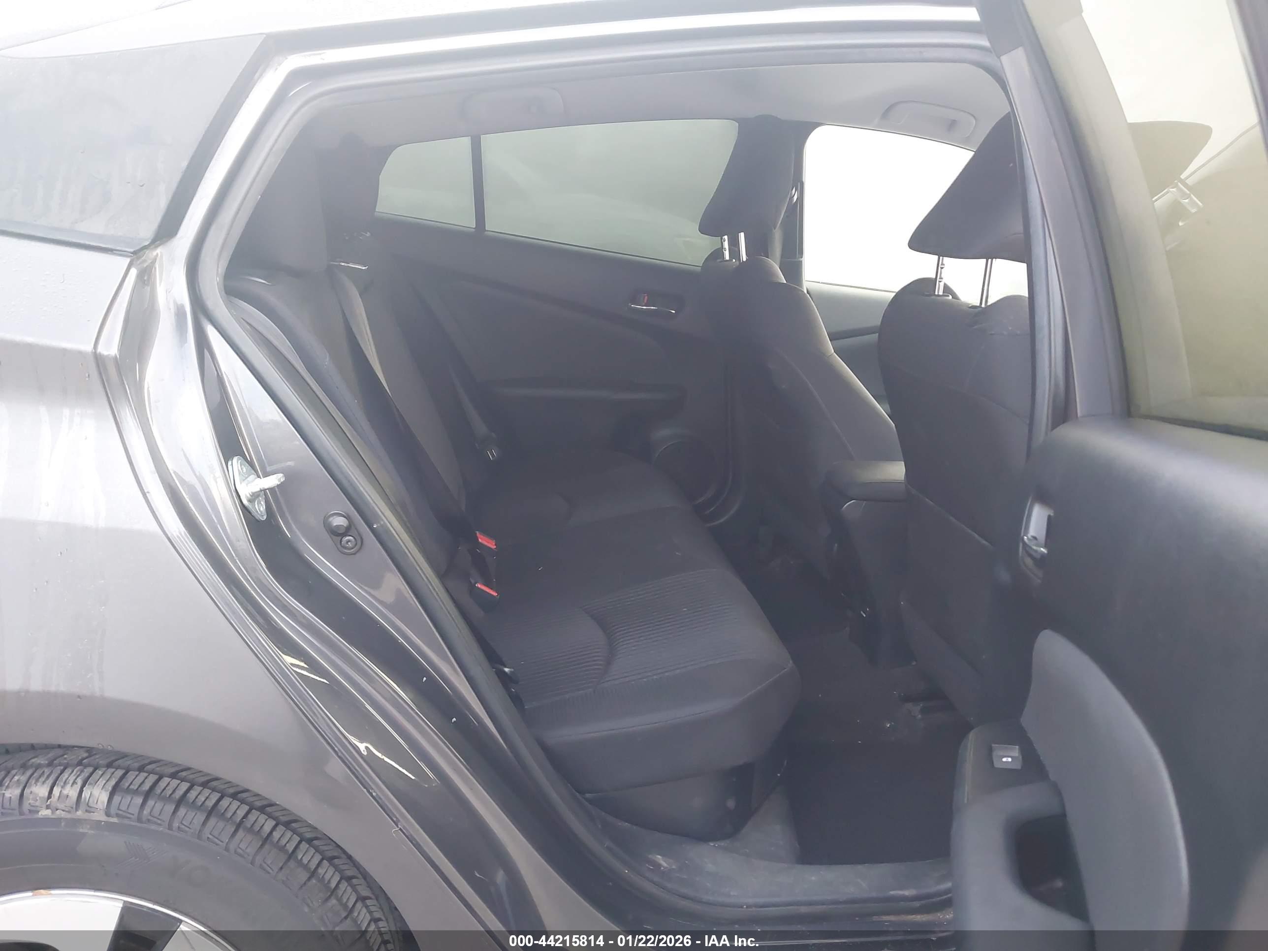 TOYOTA PRIUS image 8