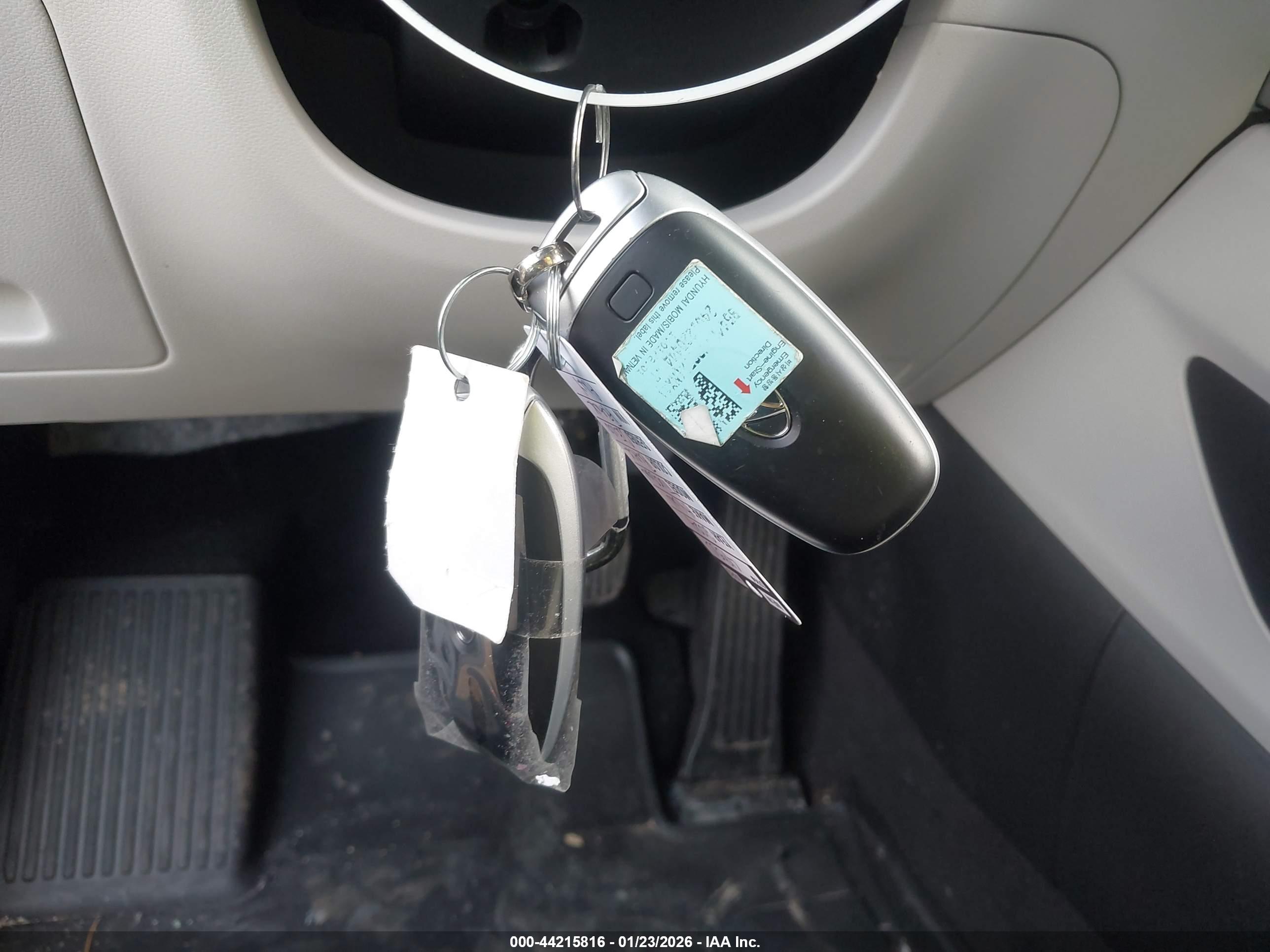HYUNDAI TUCSON image 11