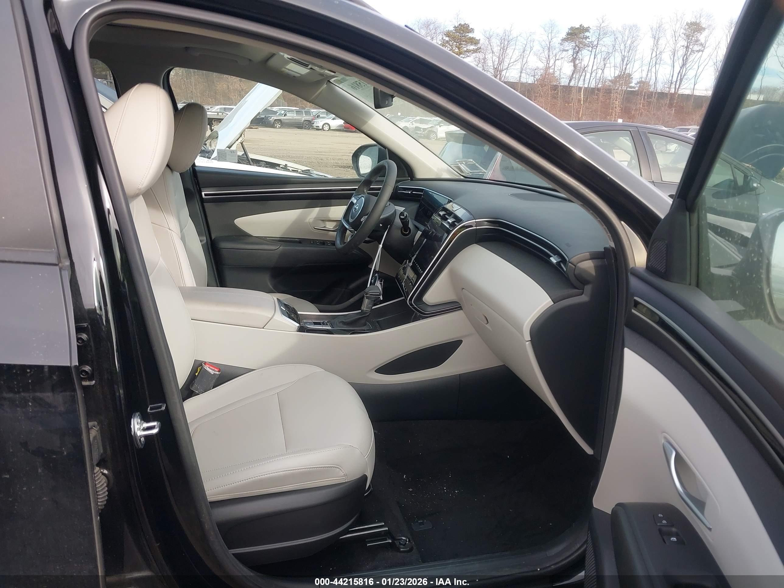 HYUNDAI TUCSON image 5