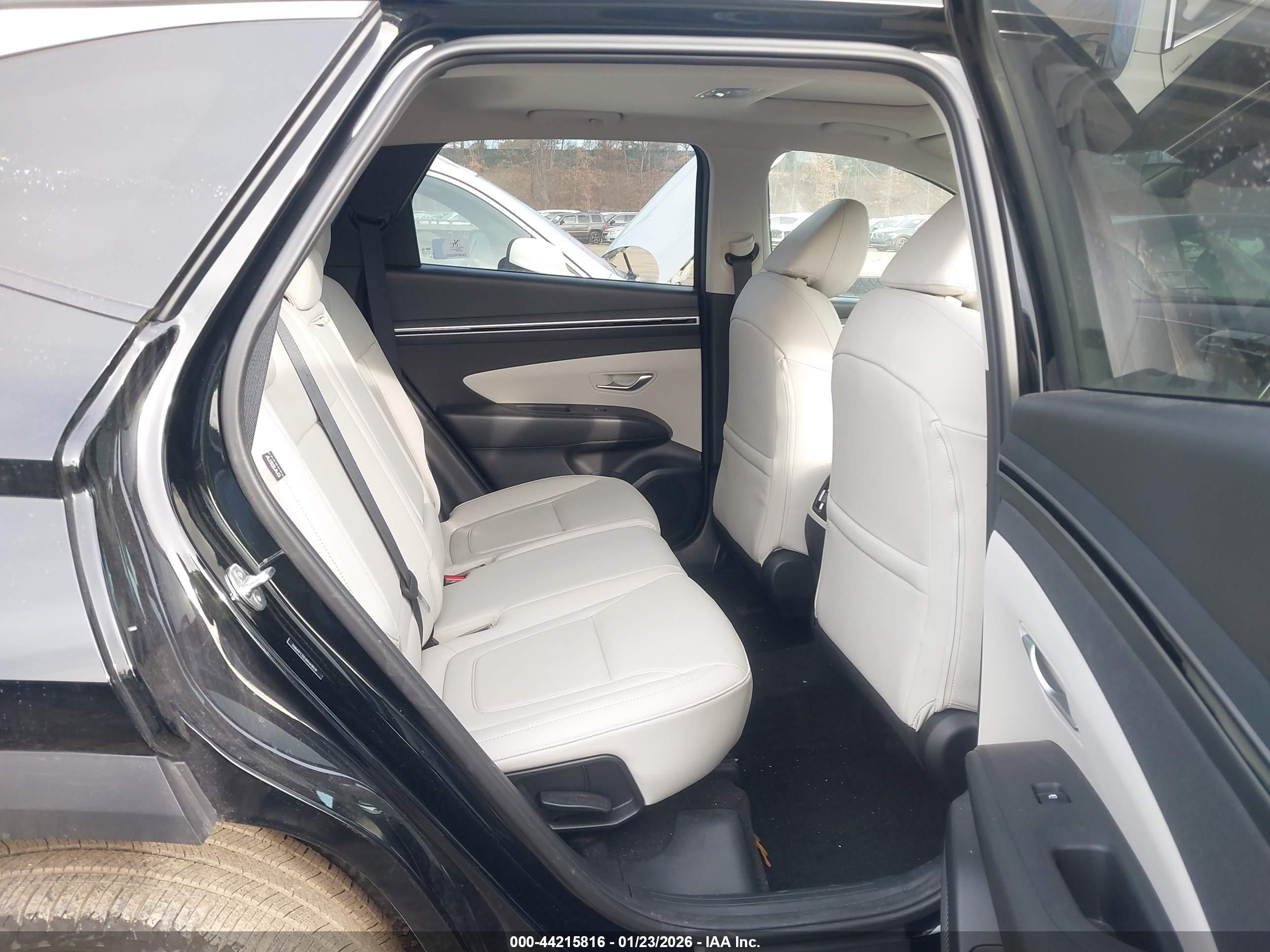 HYUNDAI TUCSON image 8