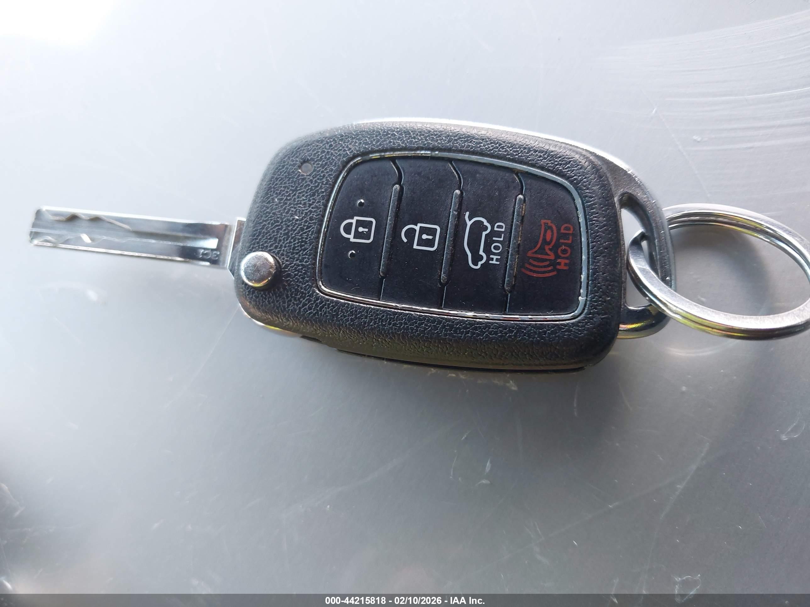 HYUNDAI TUCSON image 11