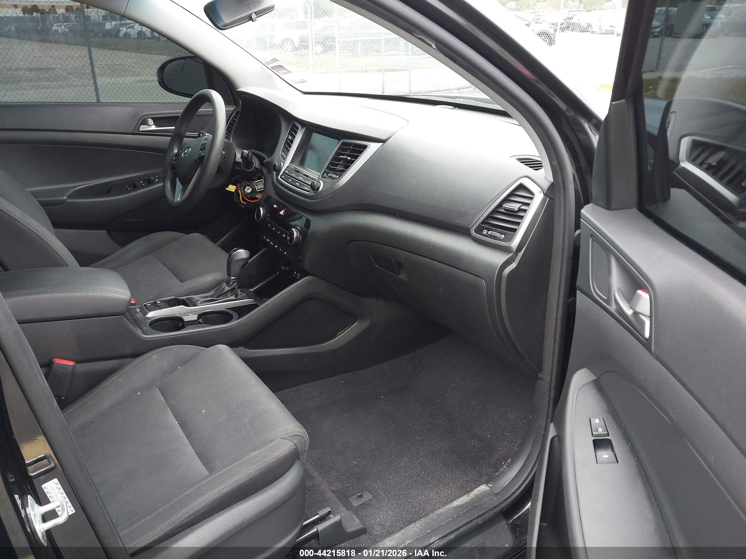 HYUNDAI TUCSON image 5