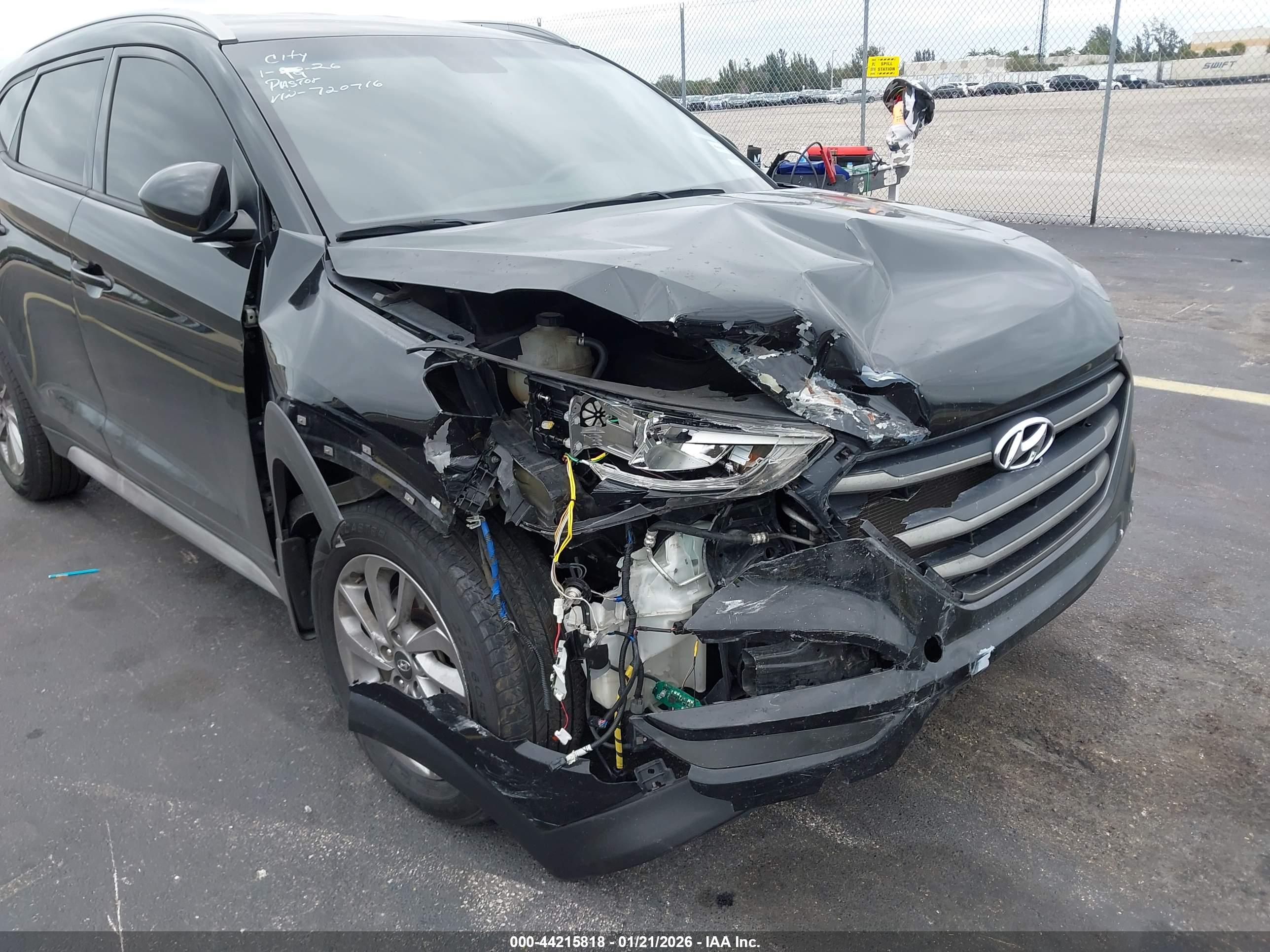 HYUNDAI TUCSON image 6