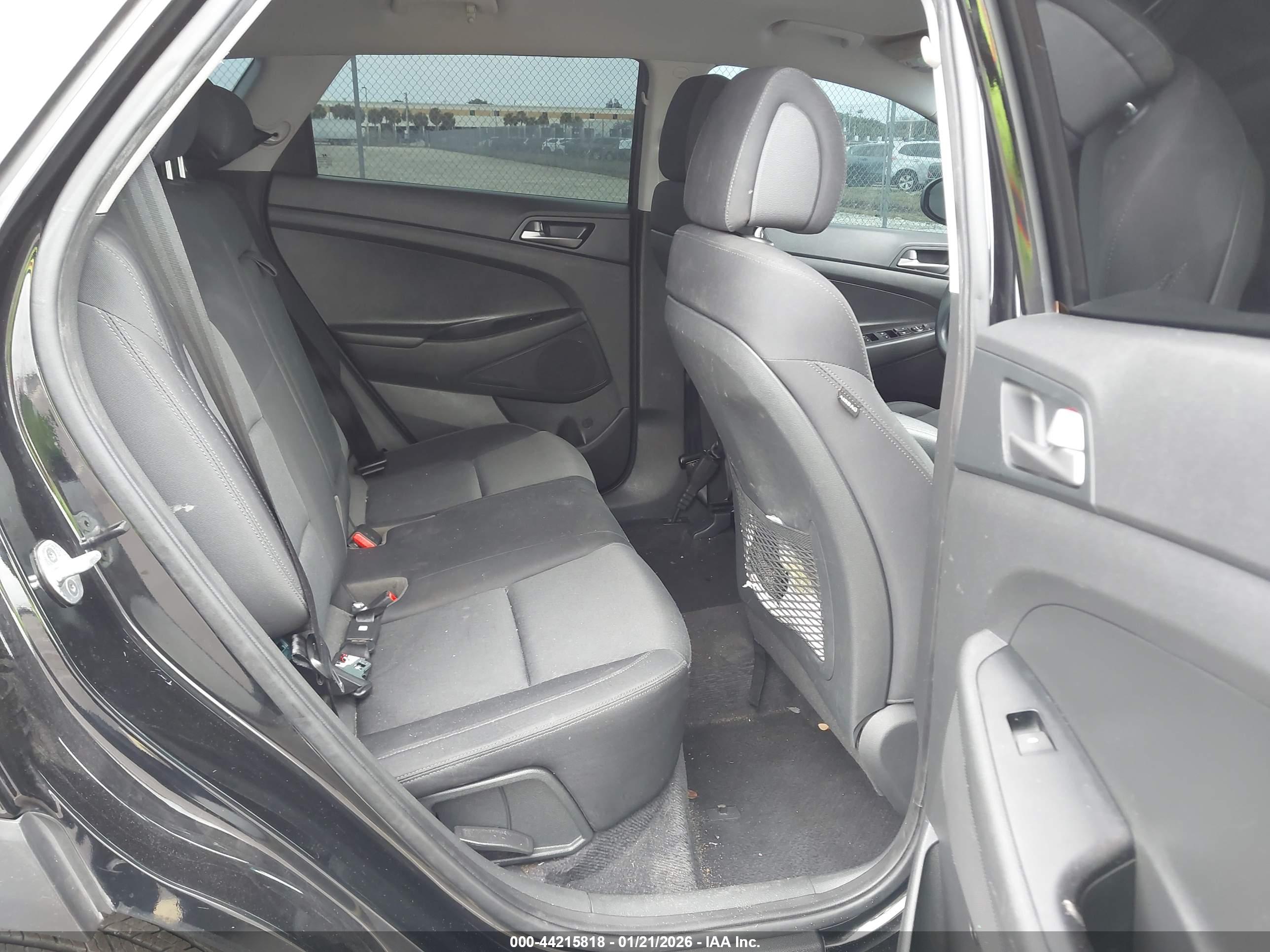 HYUNDAI TUCSON image 8