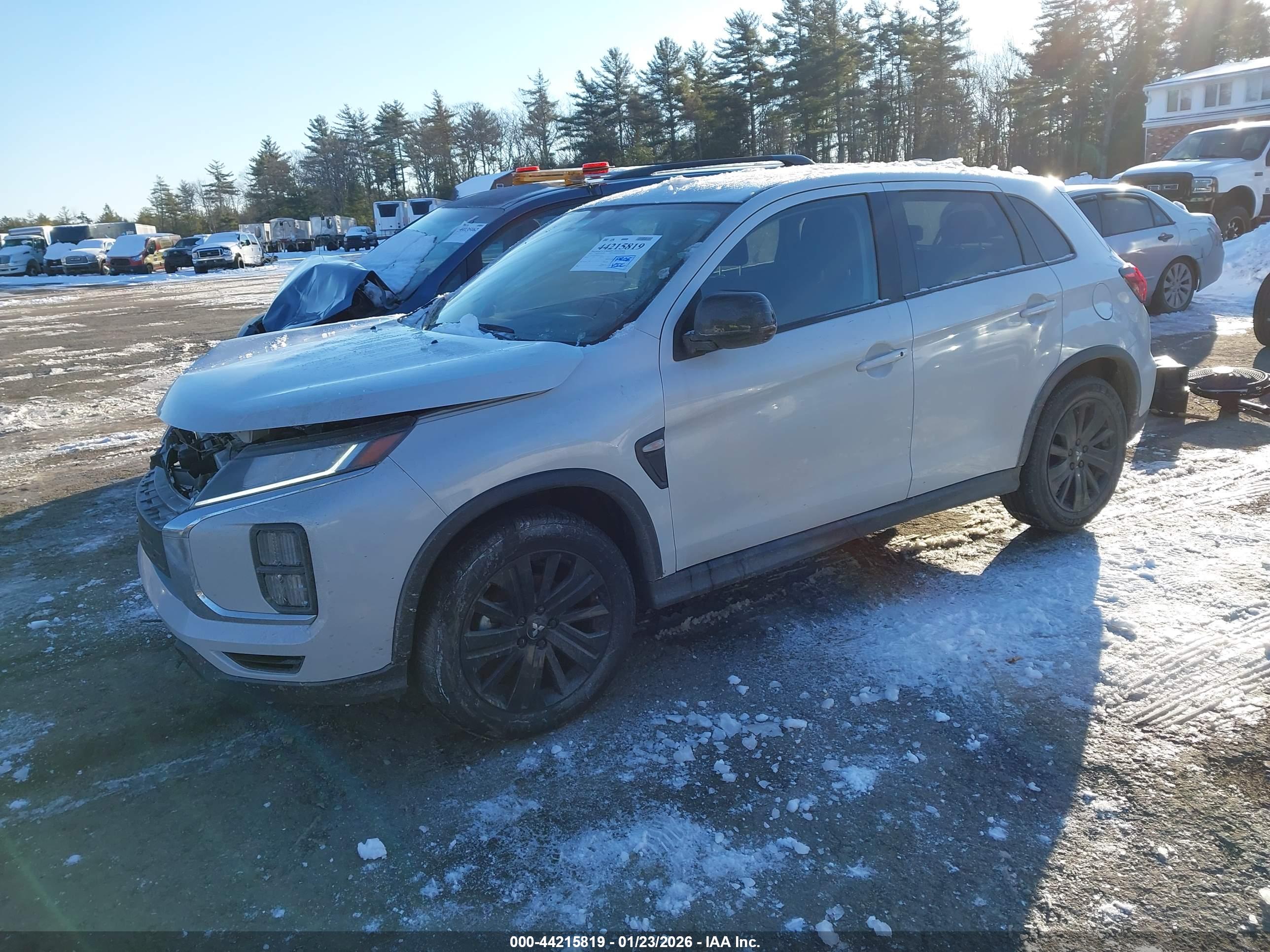 MITSUBISHI OUTLANDER image 2