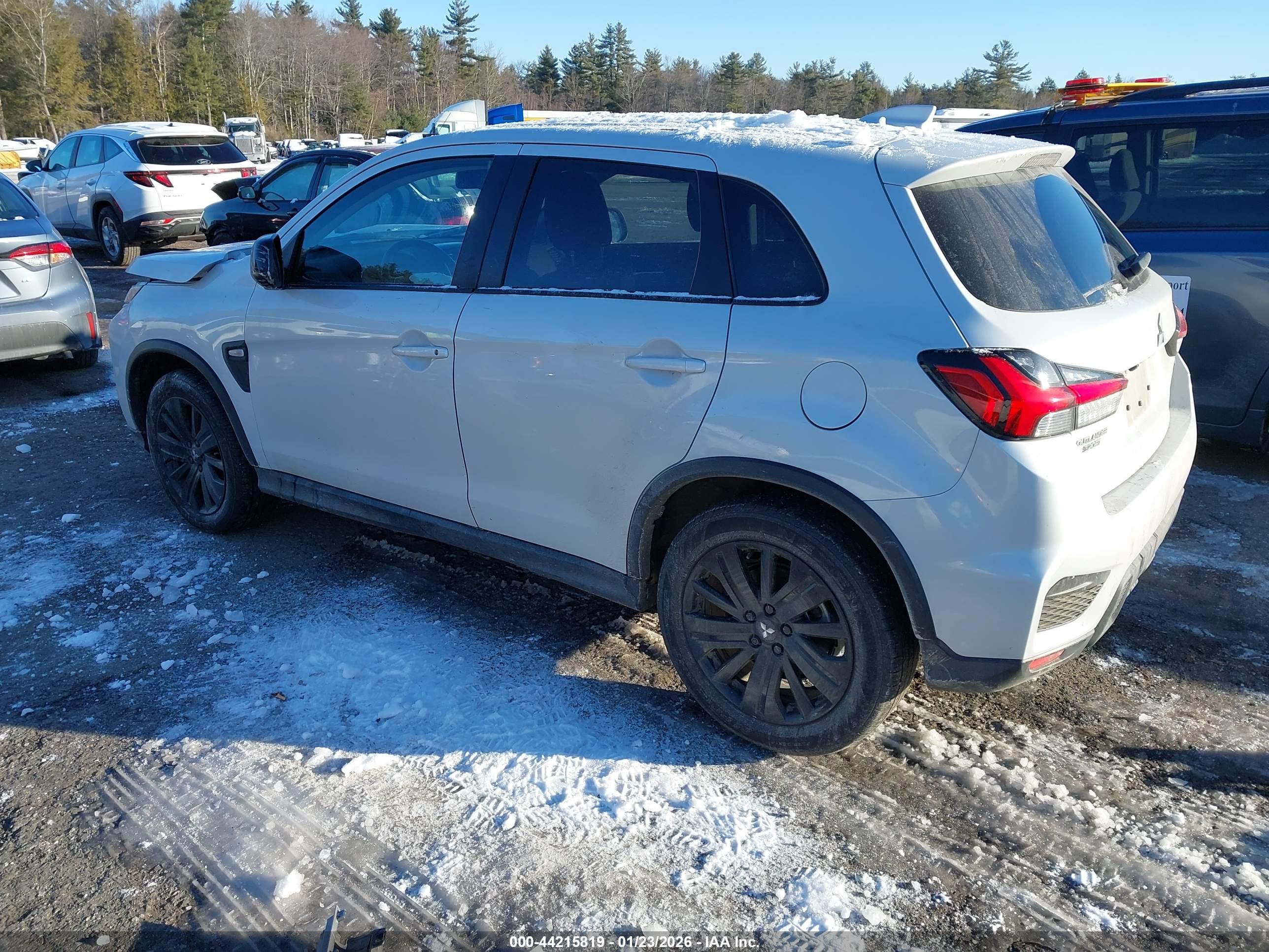 MITSUBISHI OUTLANDER image 3