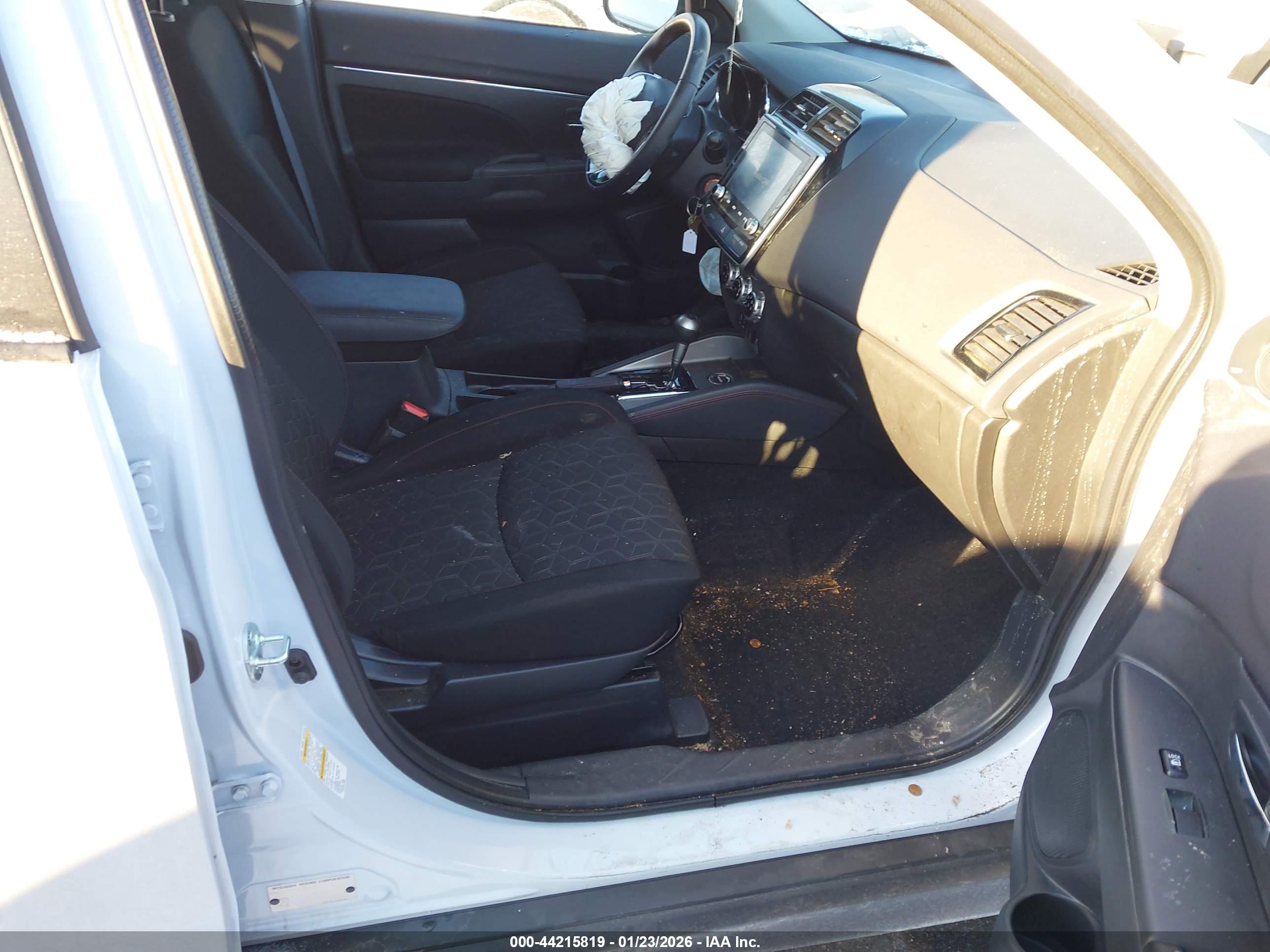 MITSUBISHI OUTLANDER image 5