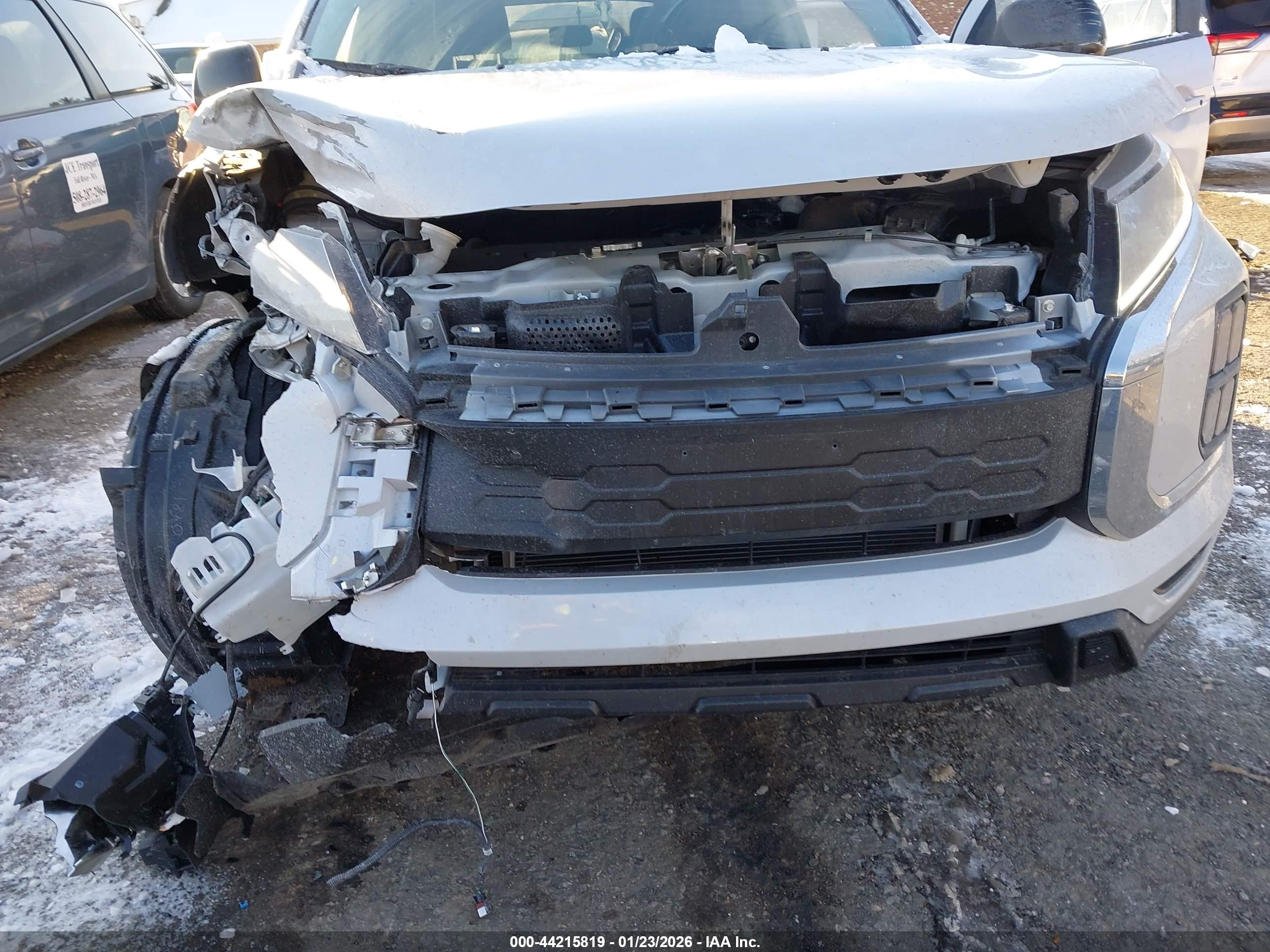 MITSUBISHI OUTLANDER image 6