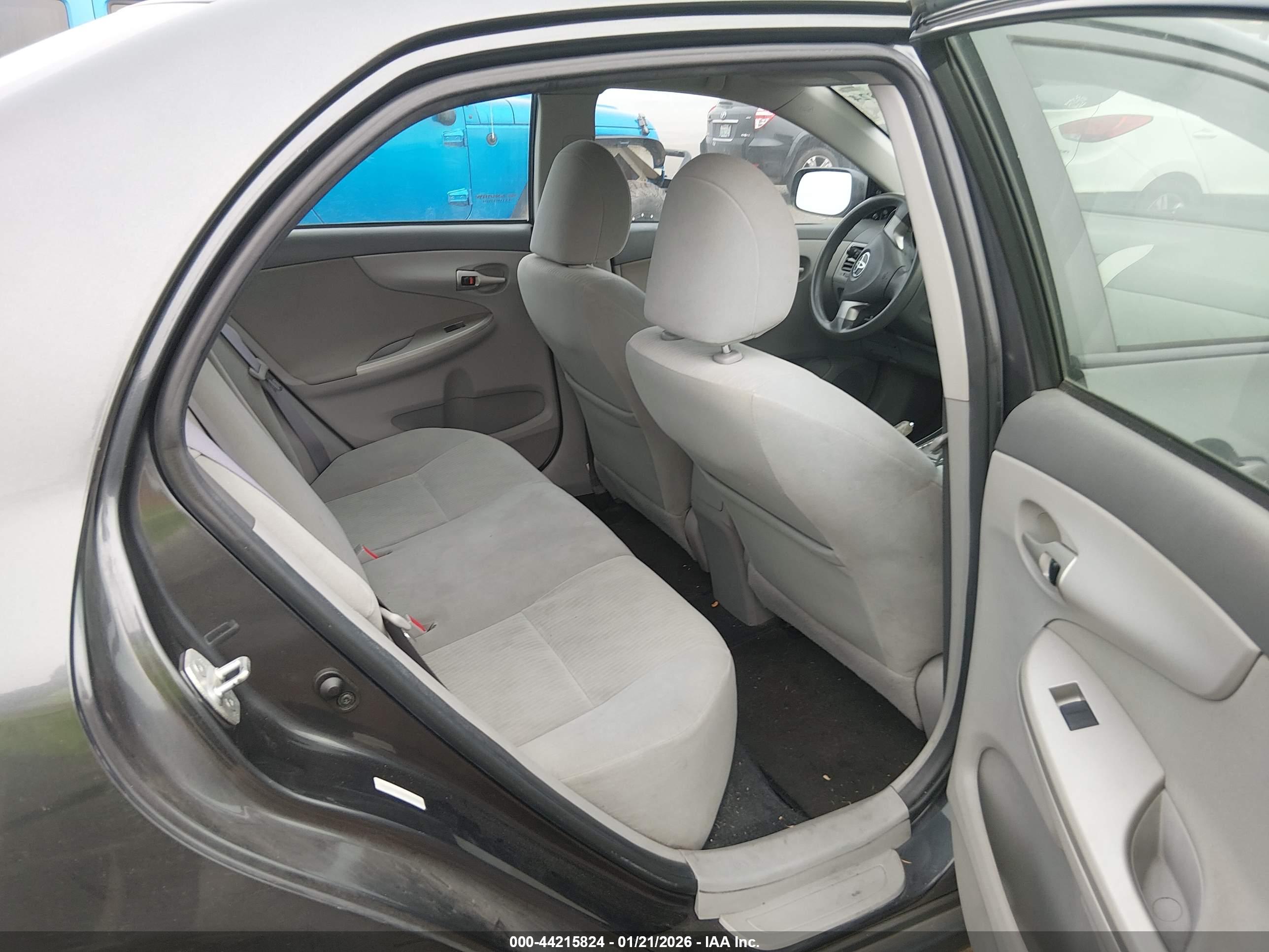 TOYOTA COROLLA image 8